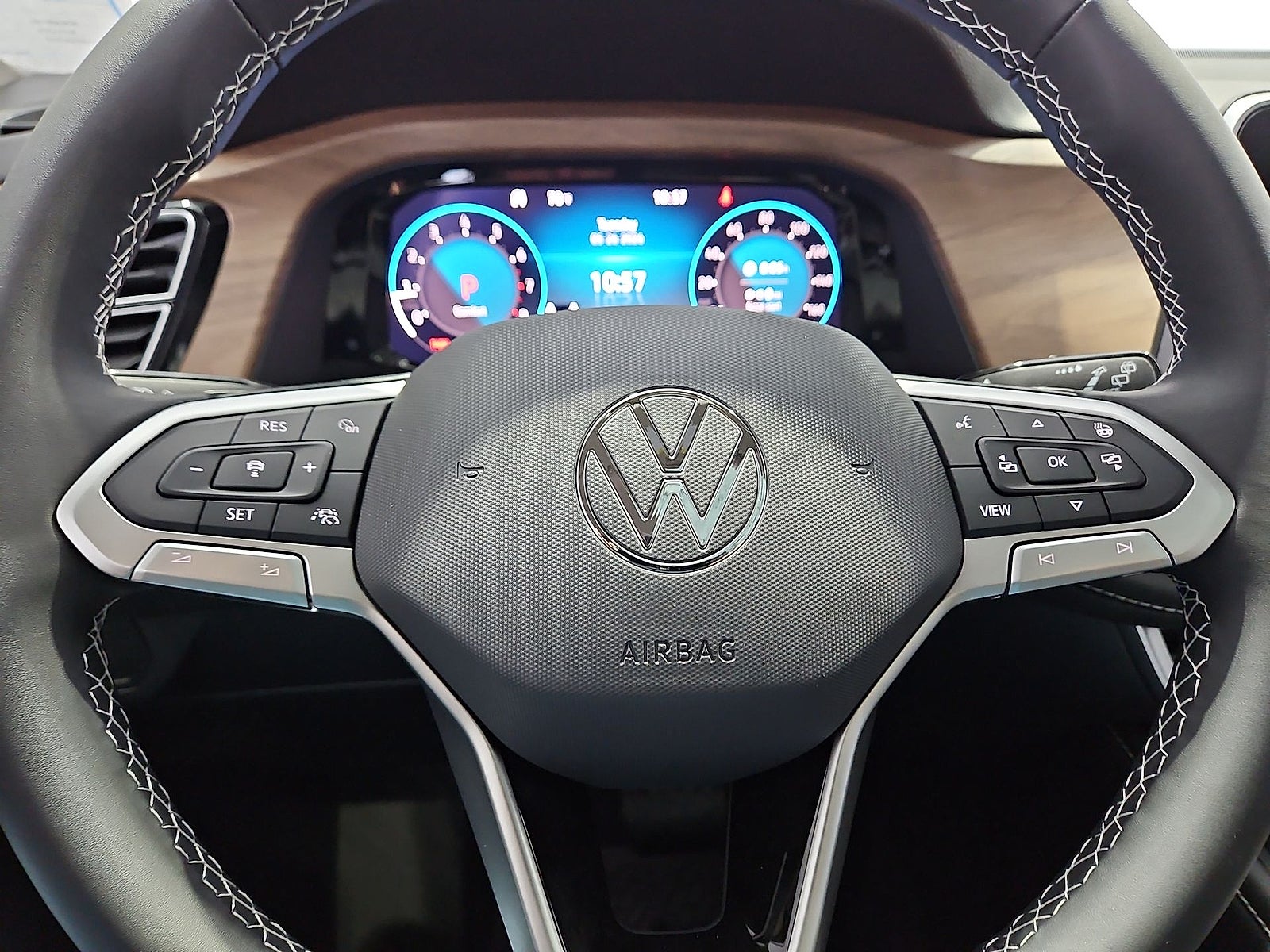 2026 Volkswagen Atlas SE with Technology