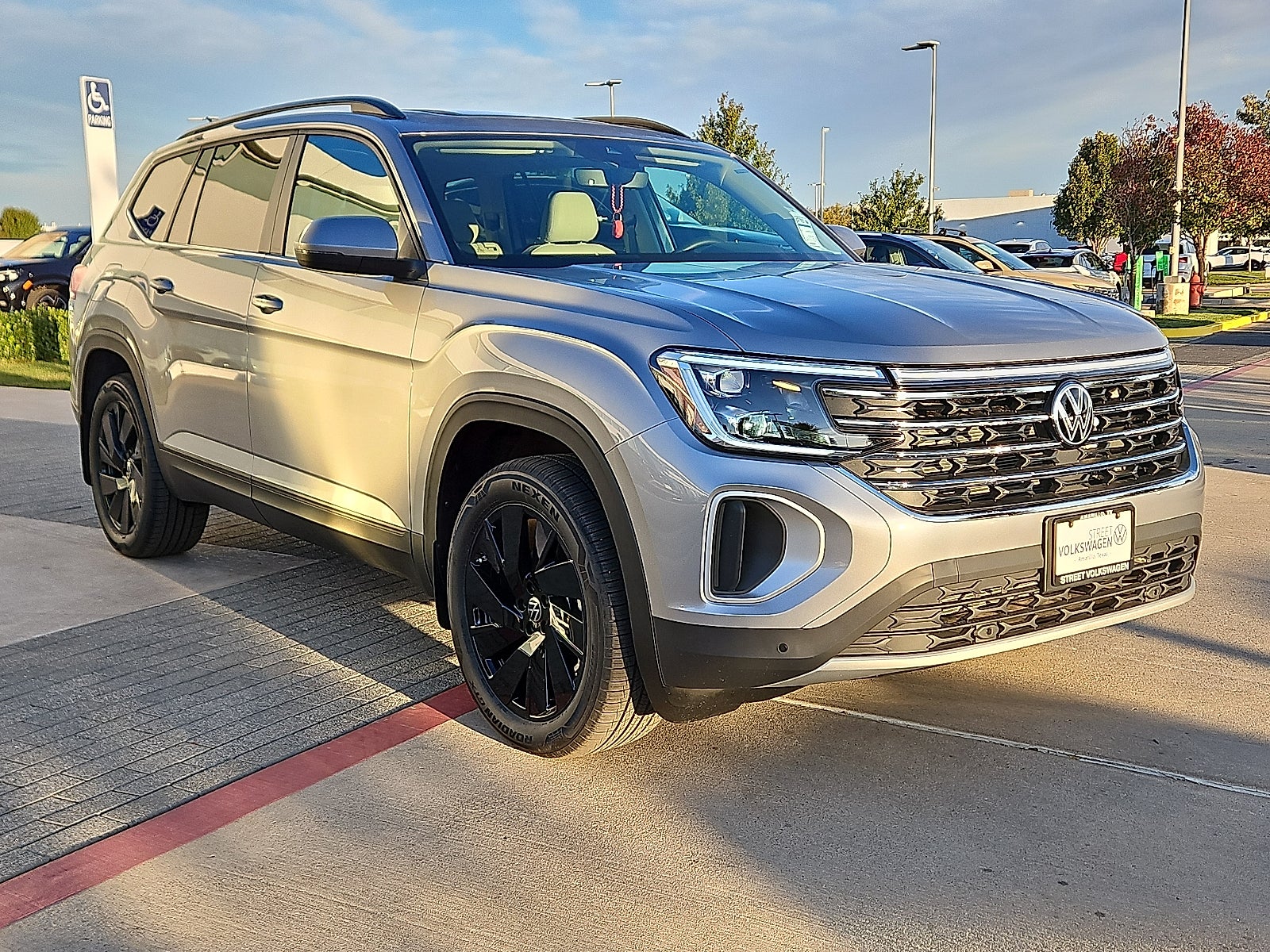 2026 Volkswagen Atlas 2.0T SE w/Technology