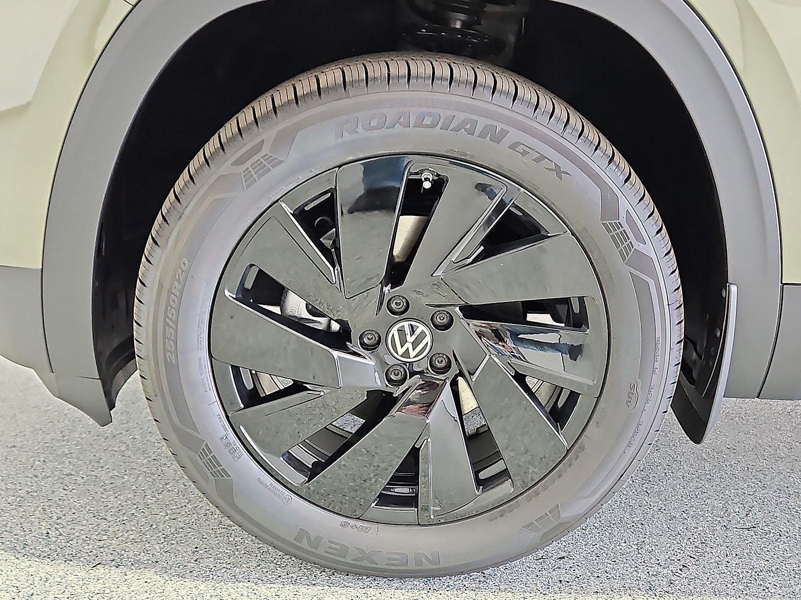 2026 Volkswagen Atlas SE with Technology