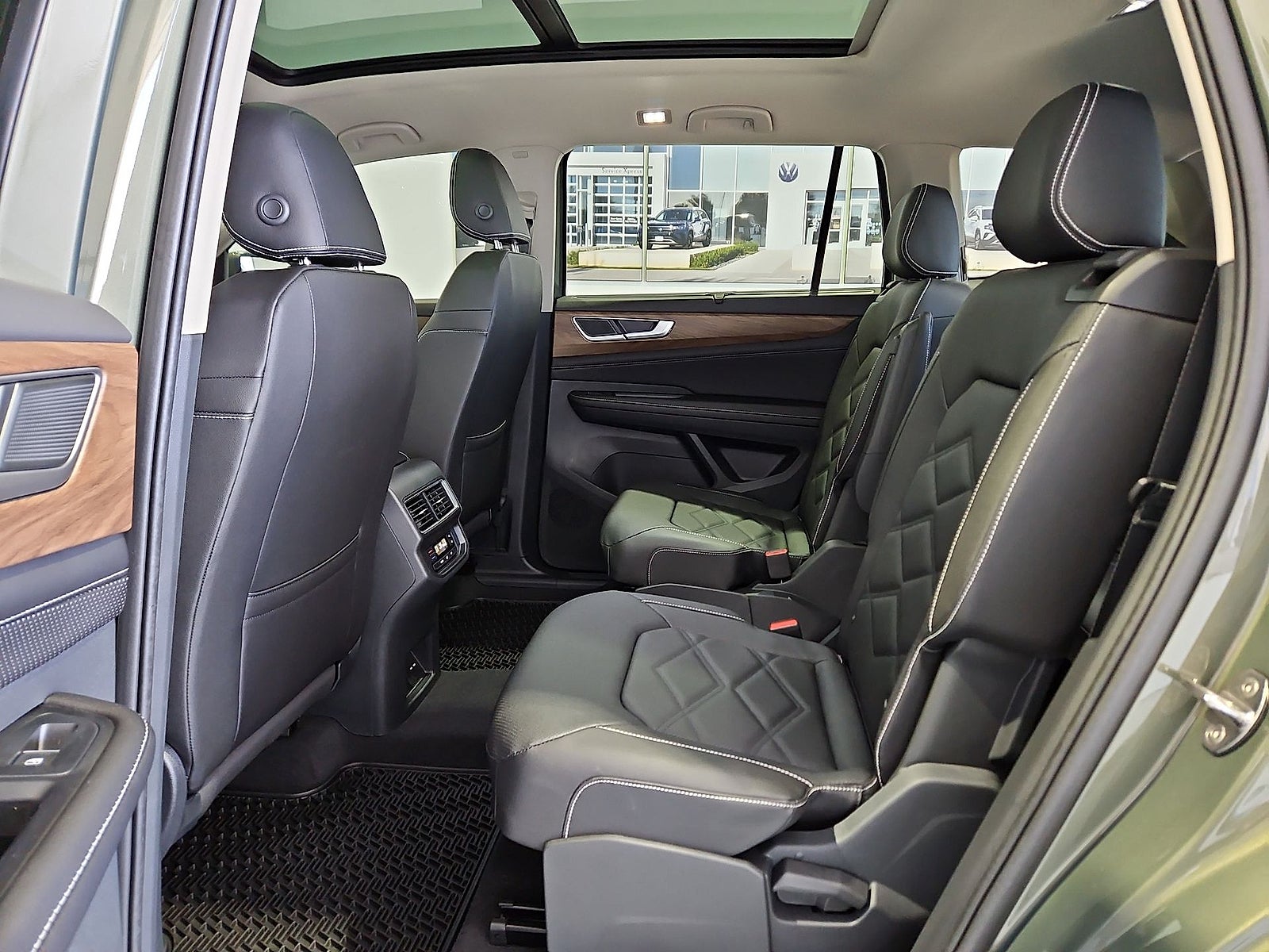 2026 Volkswagen Atlas SE with Technology