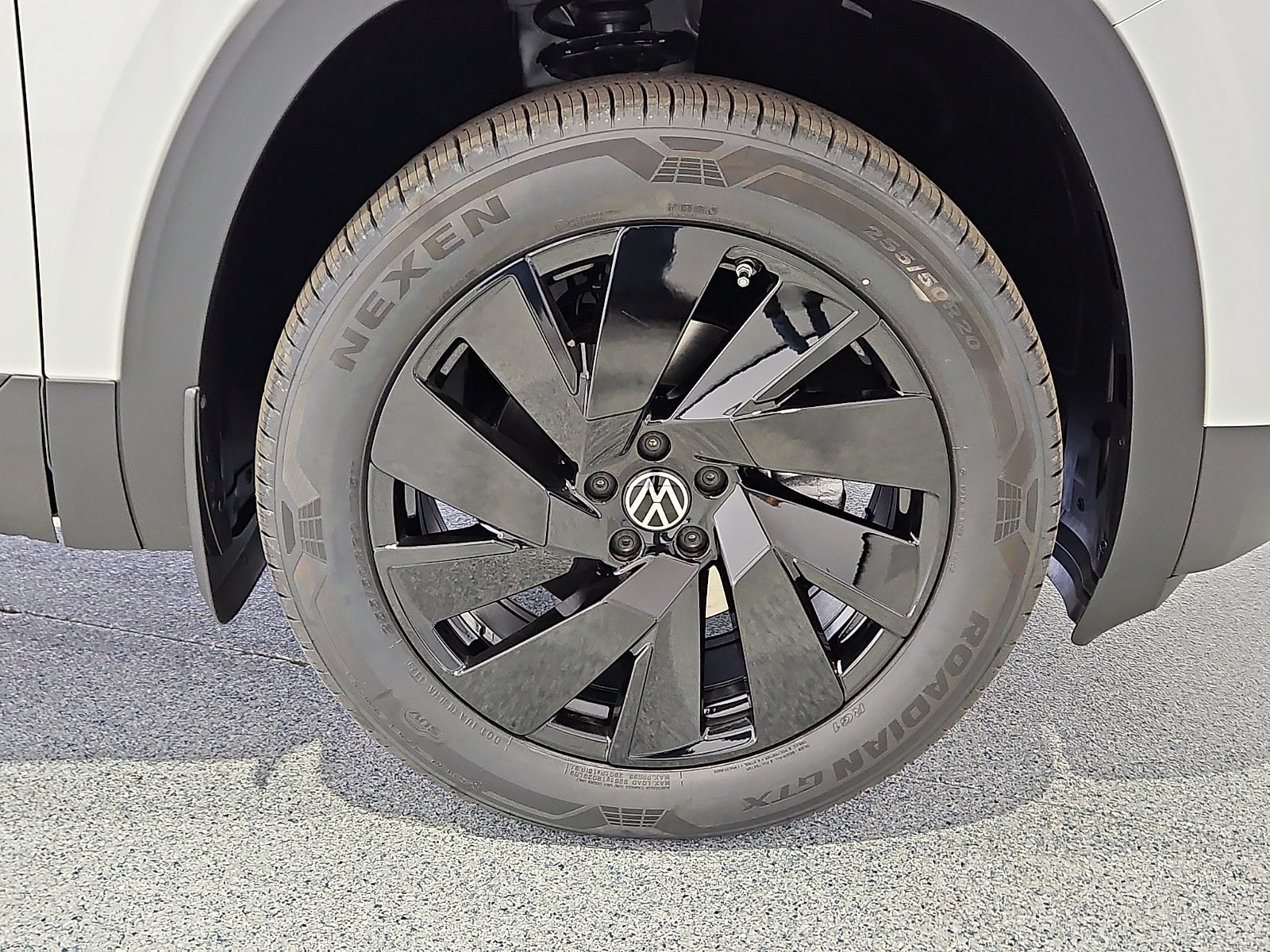 2026 Volkswagen Atlas SE with Technology