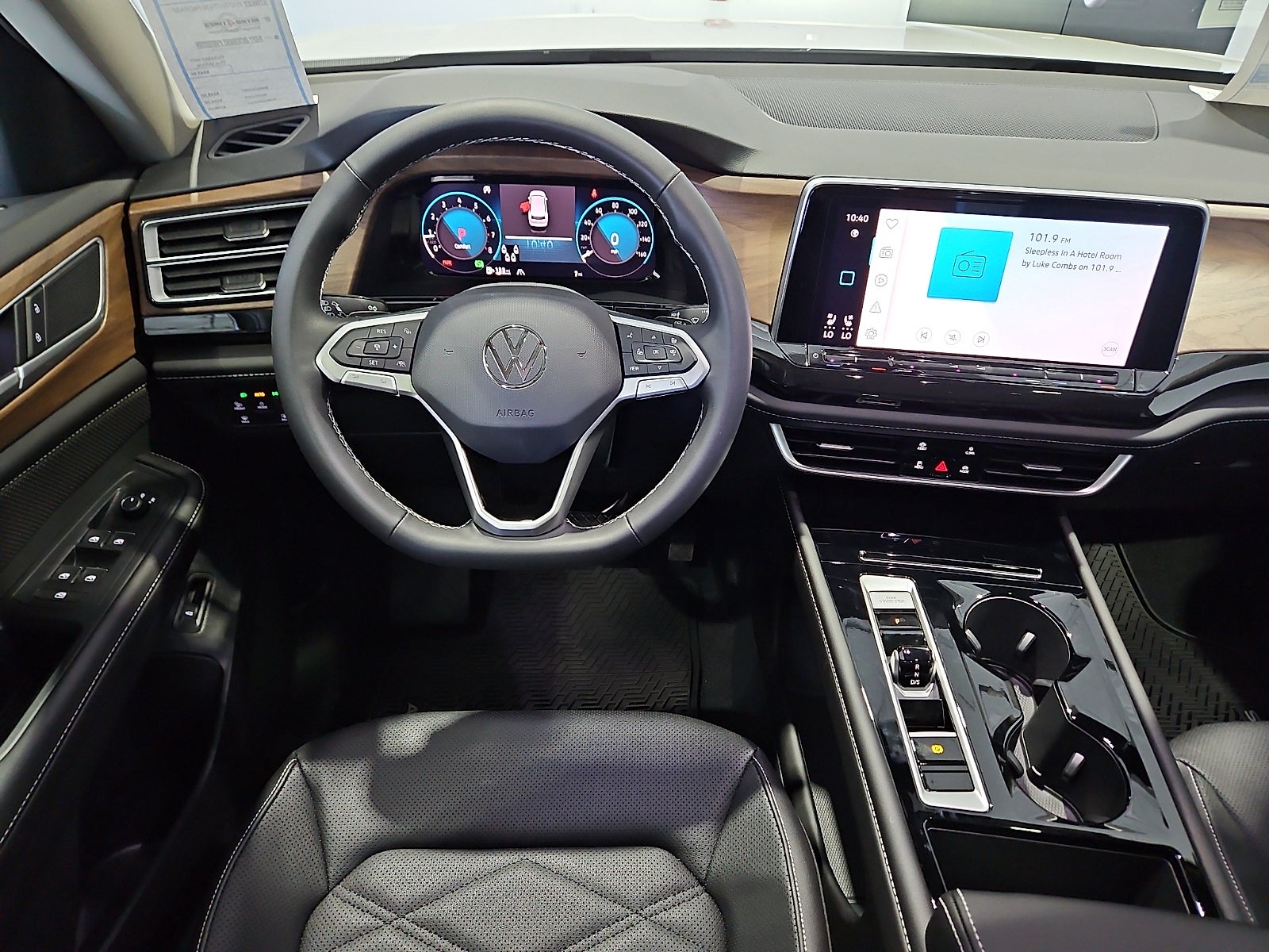 2026 Volkswagen Atlas SE with Technology