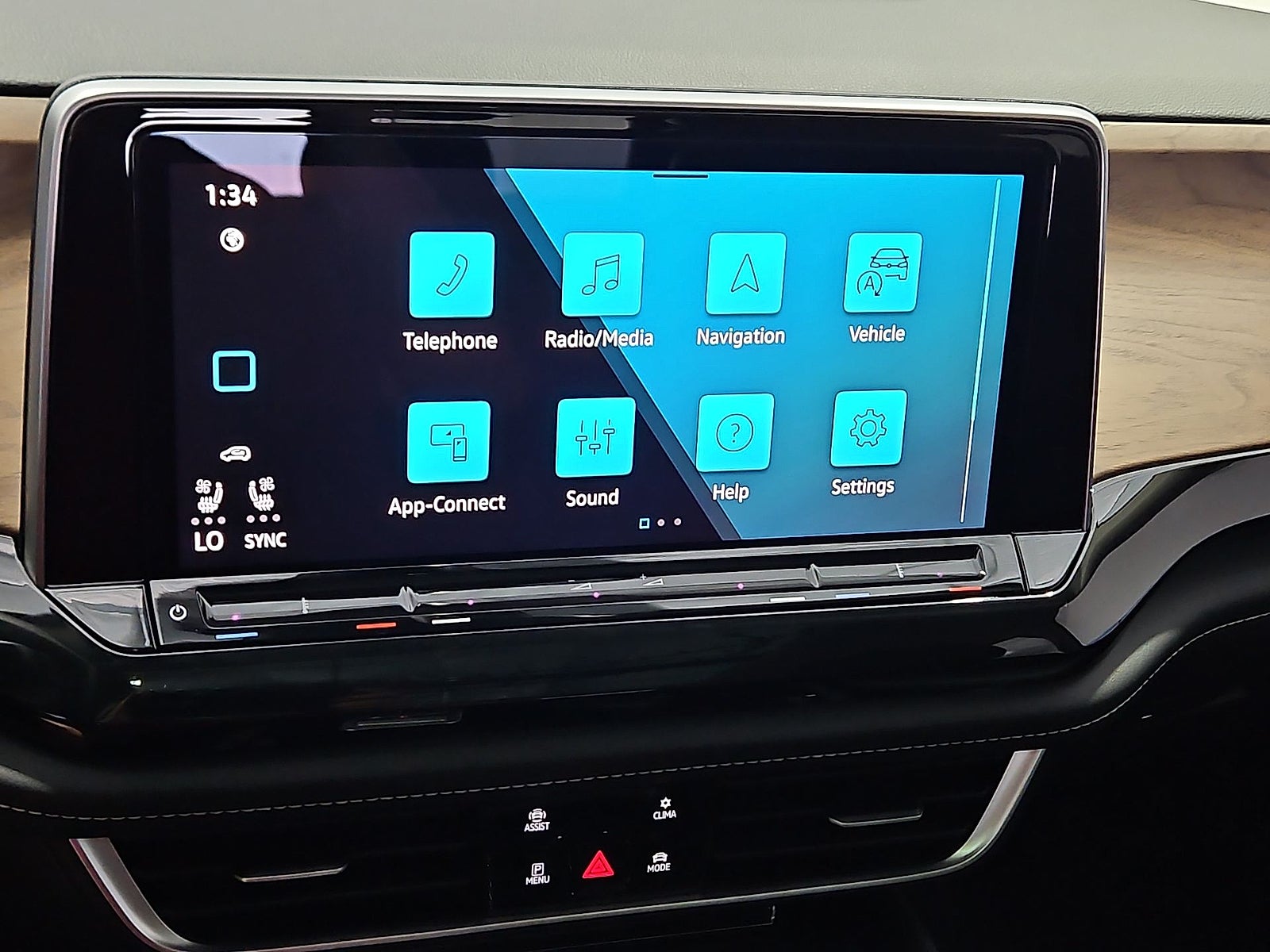 2026 Volkswagen Atlas SE with Technology