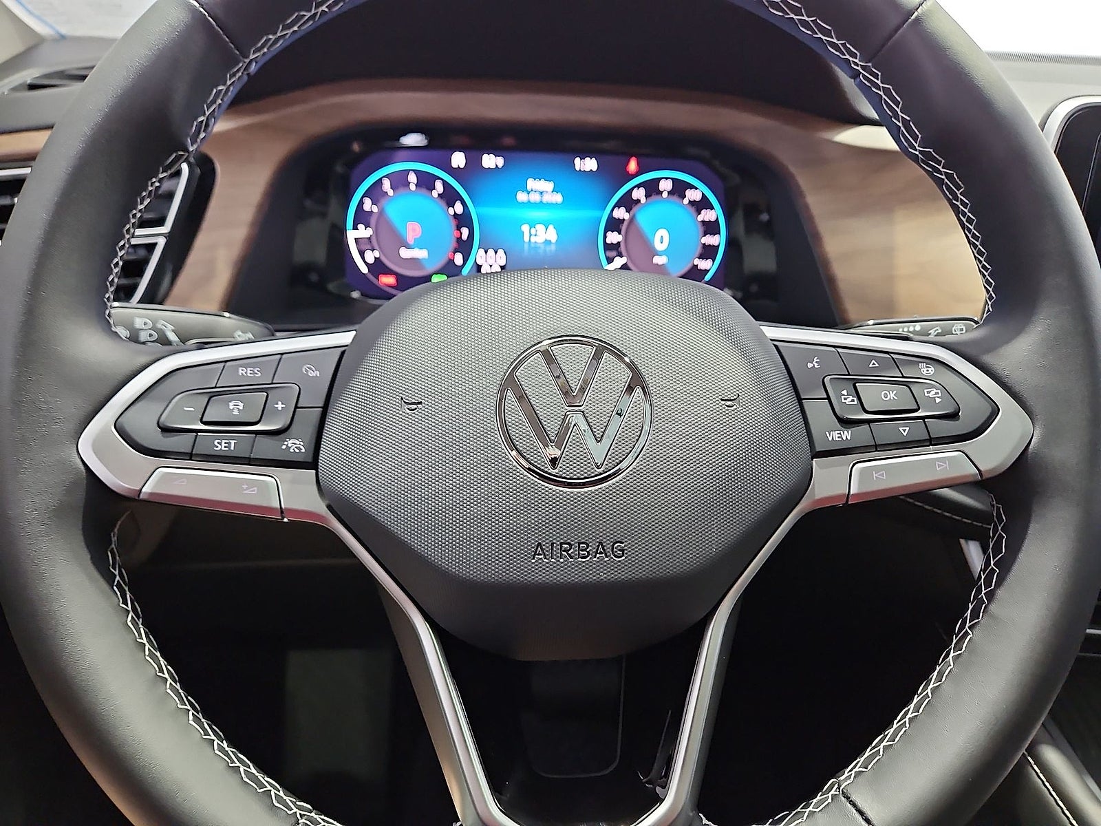 2026 Volkswagen Atlas SE with Technology