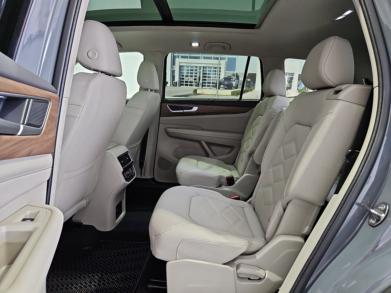 2026 Volkswagen Atlas SE with Technology