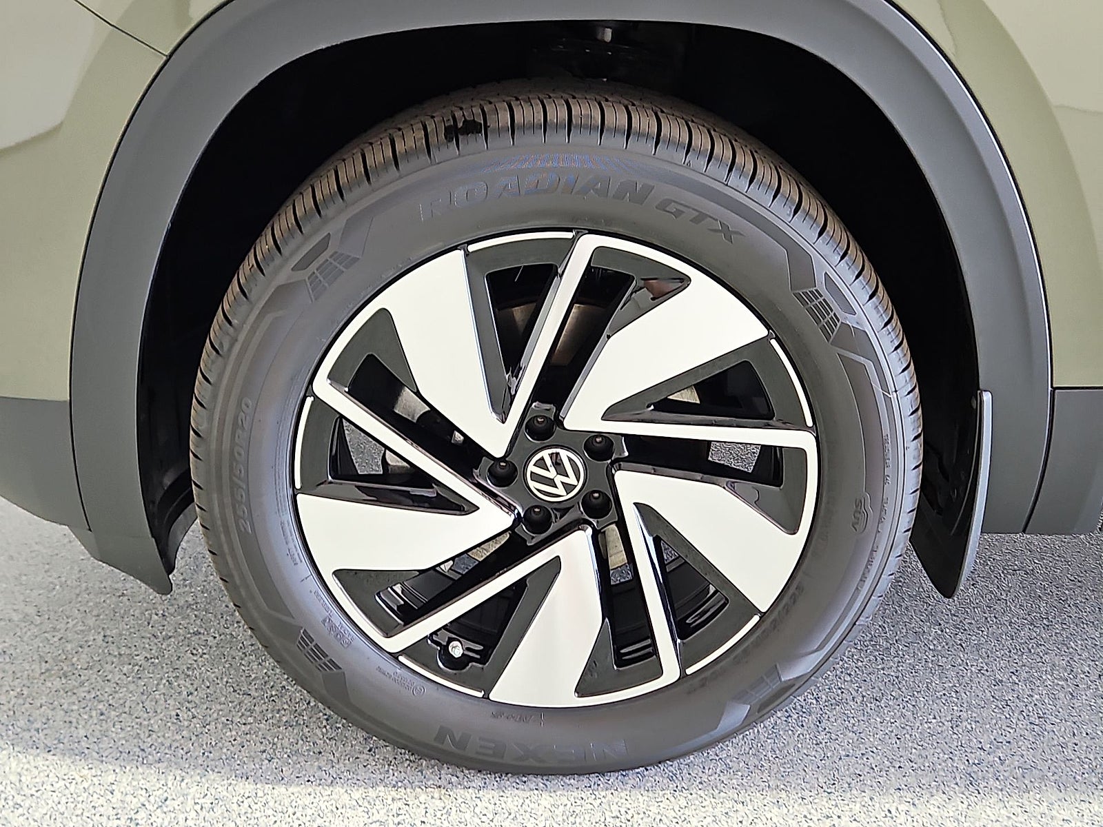 2026 Volkswagen Atlas SE with Technology