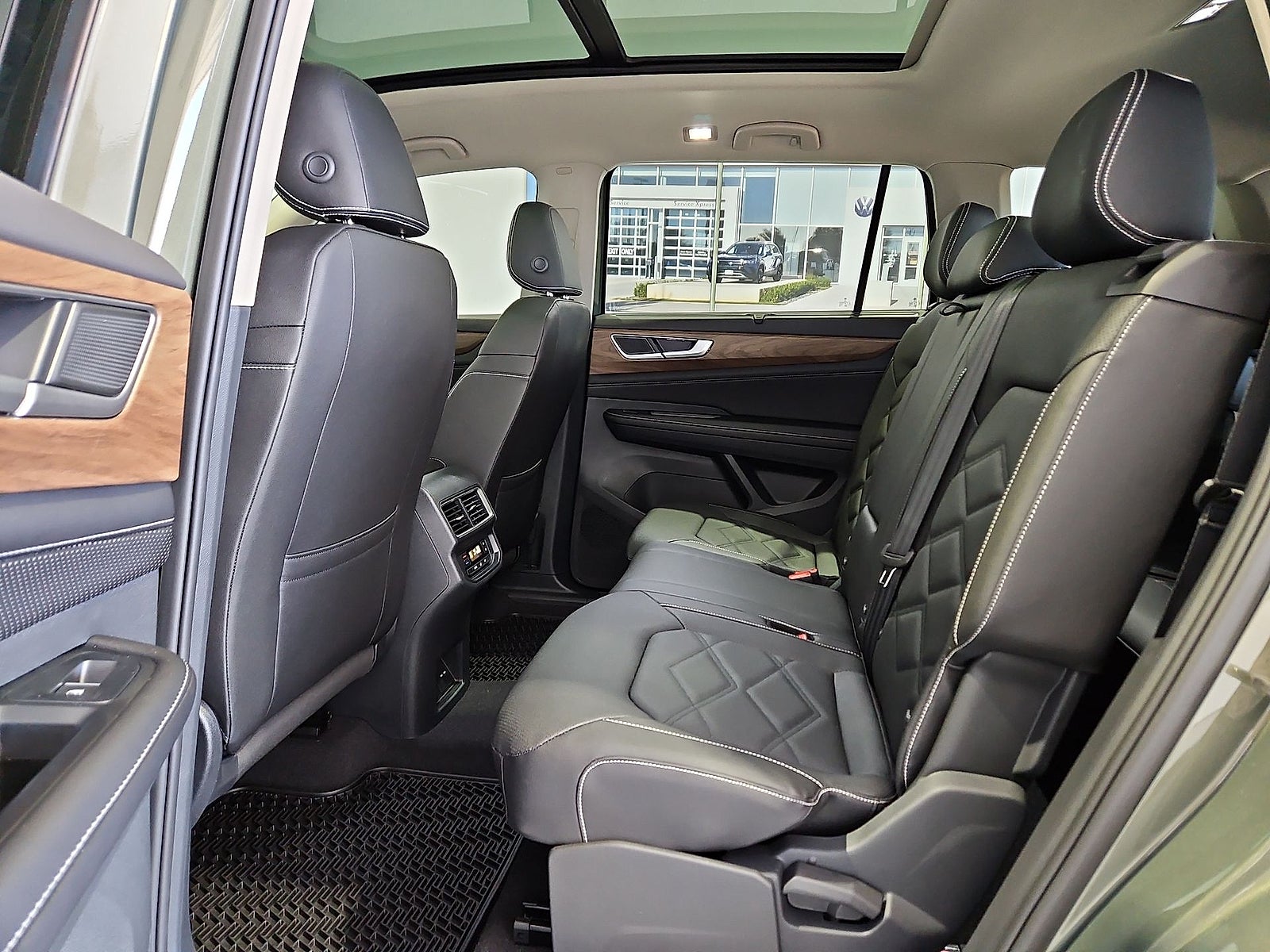 2026 Volkswagen Atlas SE with Technology