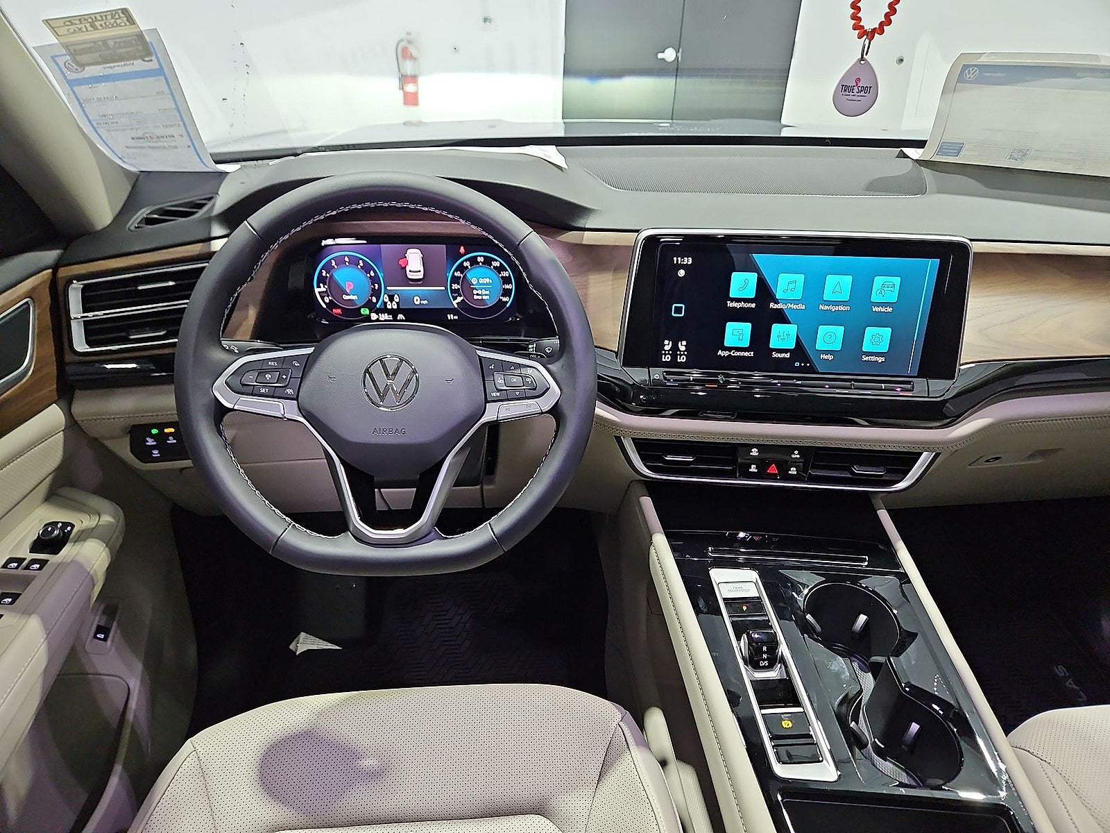 2026 Volkswagen Atlas SE with Technology