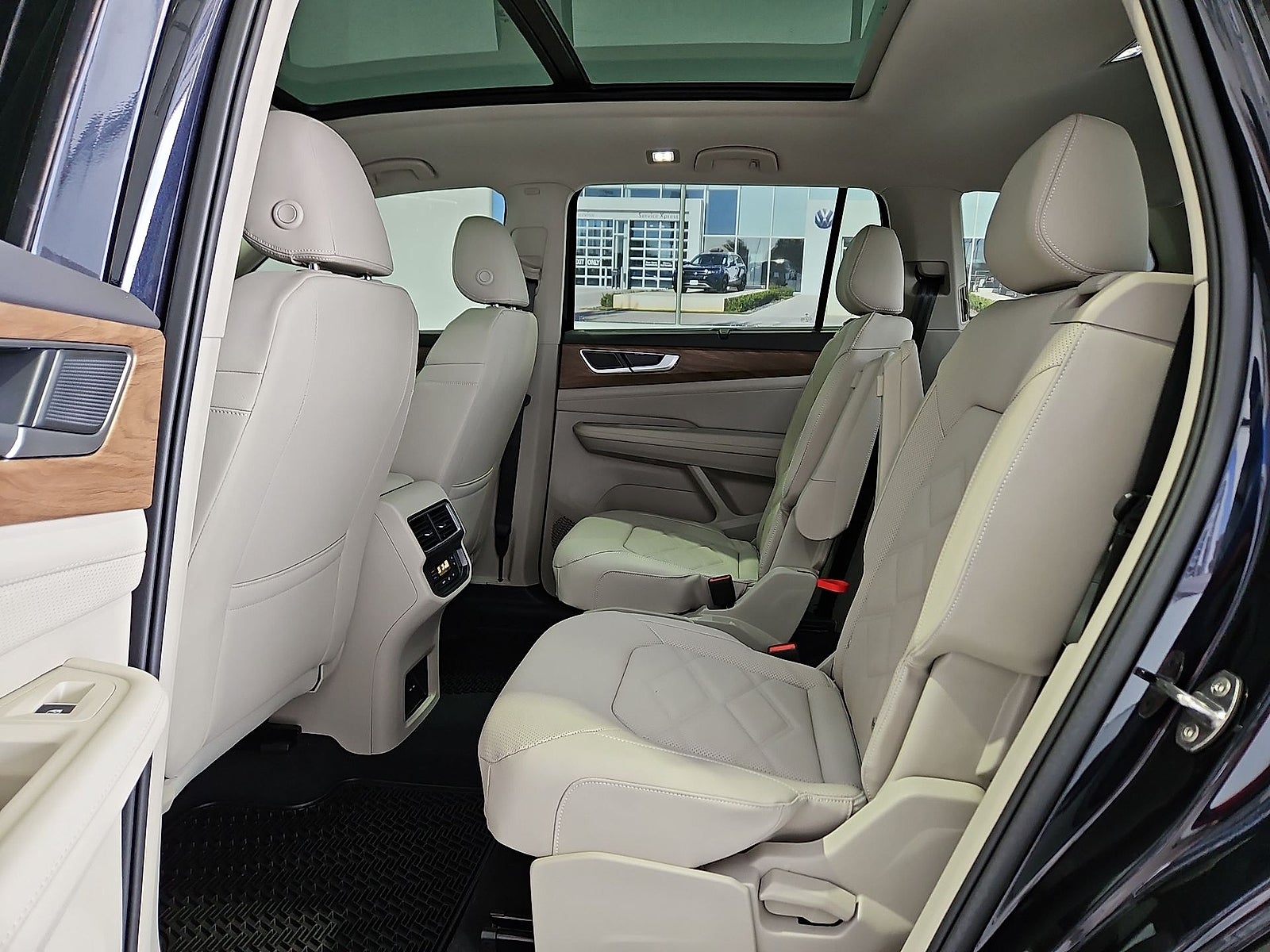 2026 Volkswagen Atlas SE with Technology