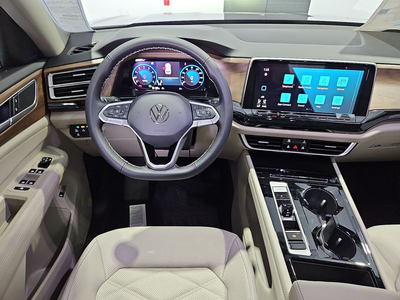 2026 Volkswagen Atlas SE with Technology