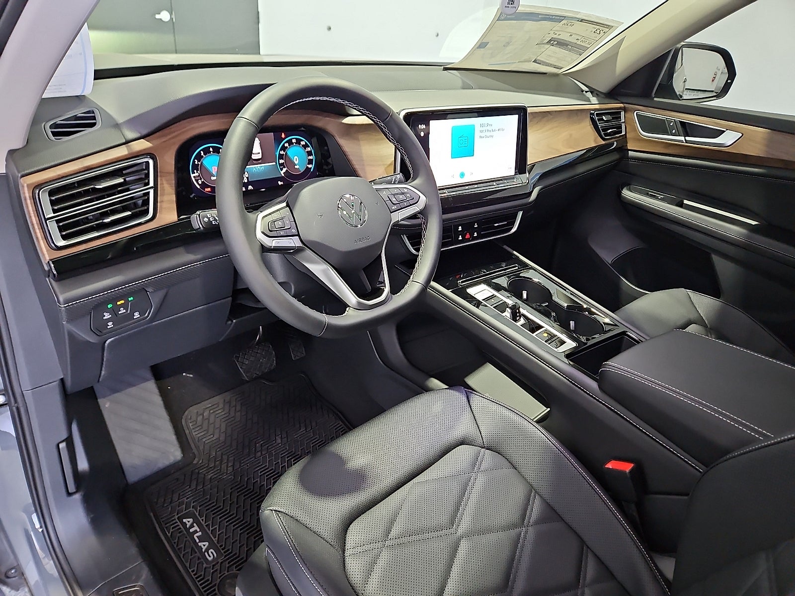 2026 Volkswagen Atlas SE with Technology