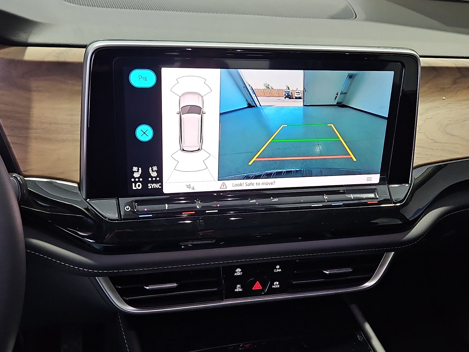 2026 Volkswagen Atlas SE with Technology