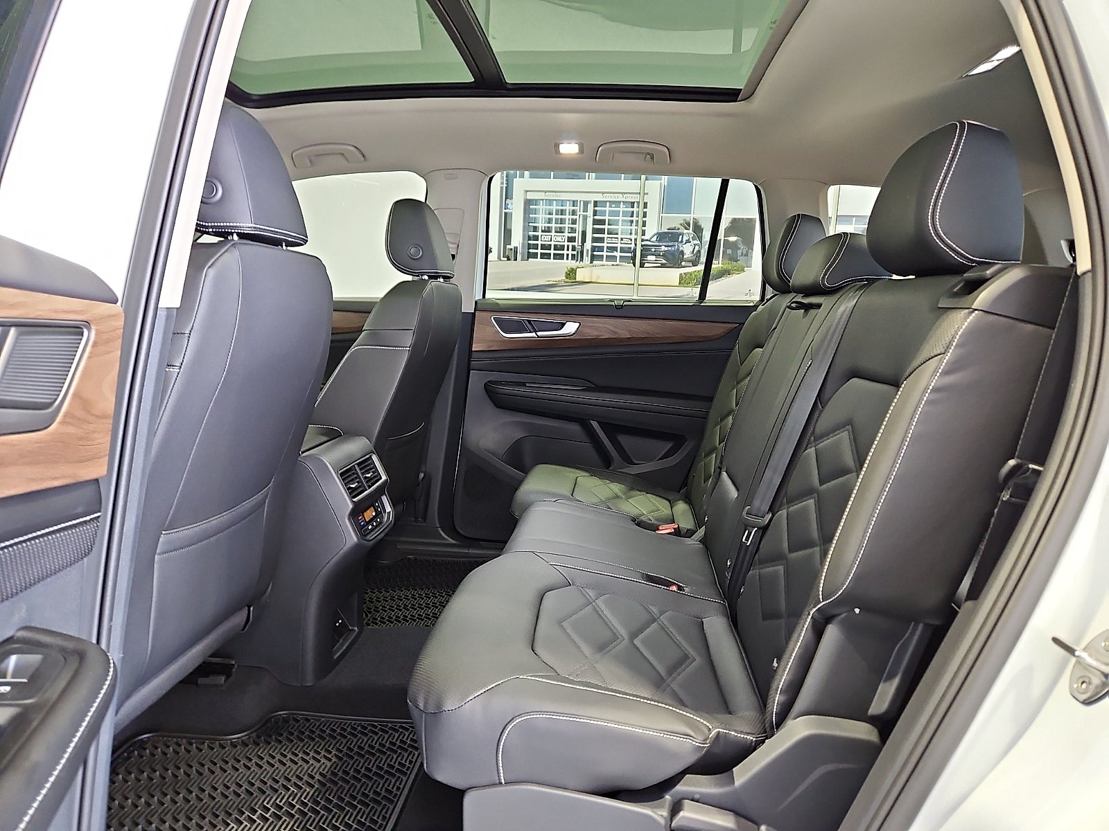2026 Volkswagen Atlas SE with Technology