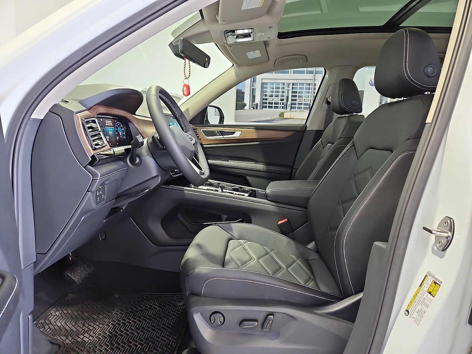 2026 Volkswagen Atlas SE with Technology