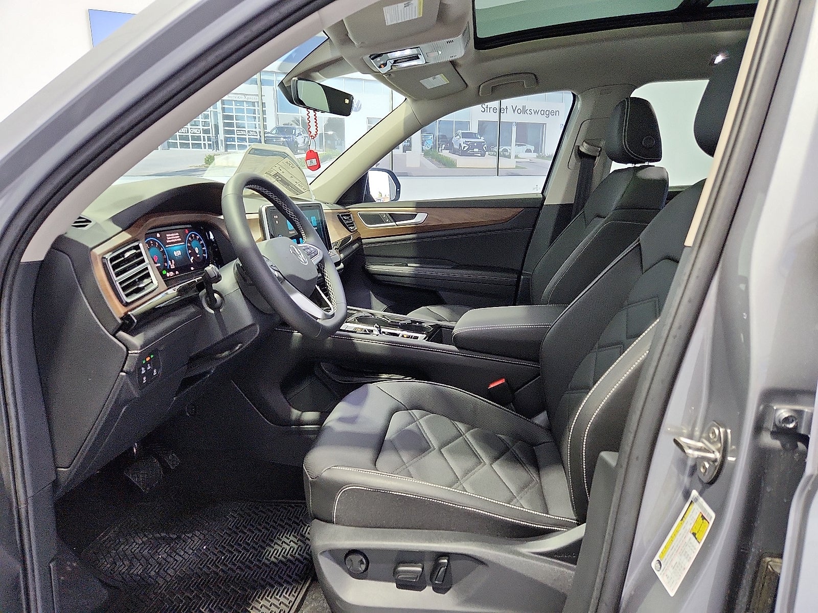 2026 Volkswagen Atlas SE with Technology