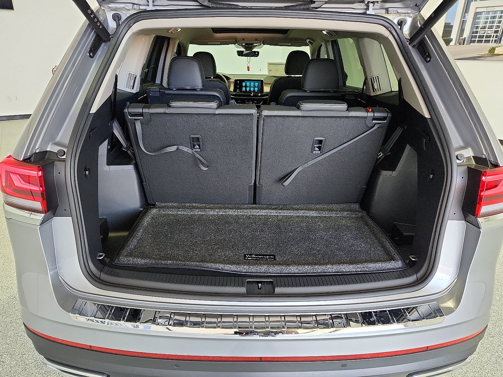 2026 Volkswagen Atlas SE with Technology