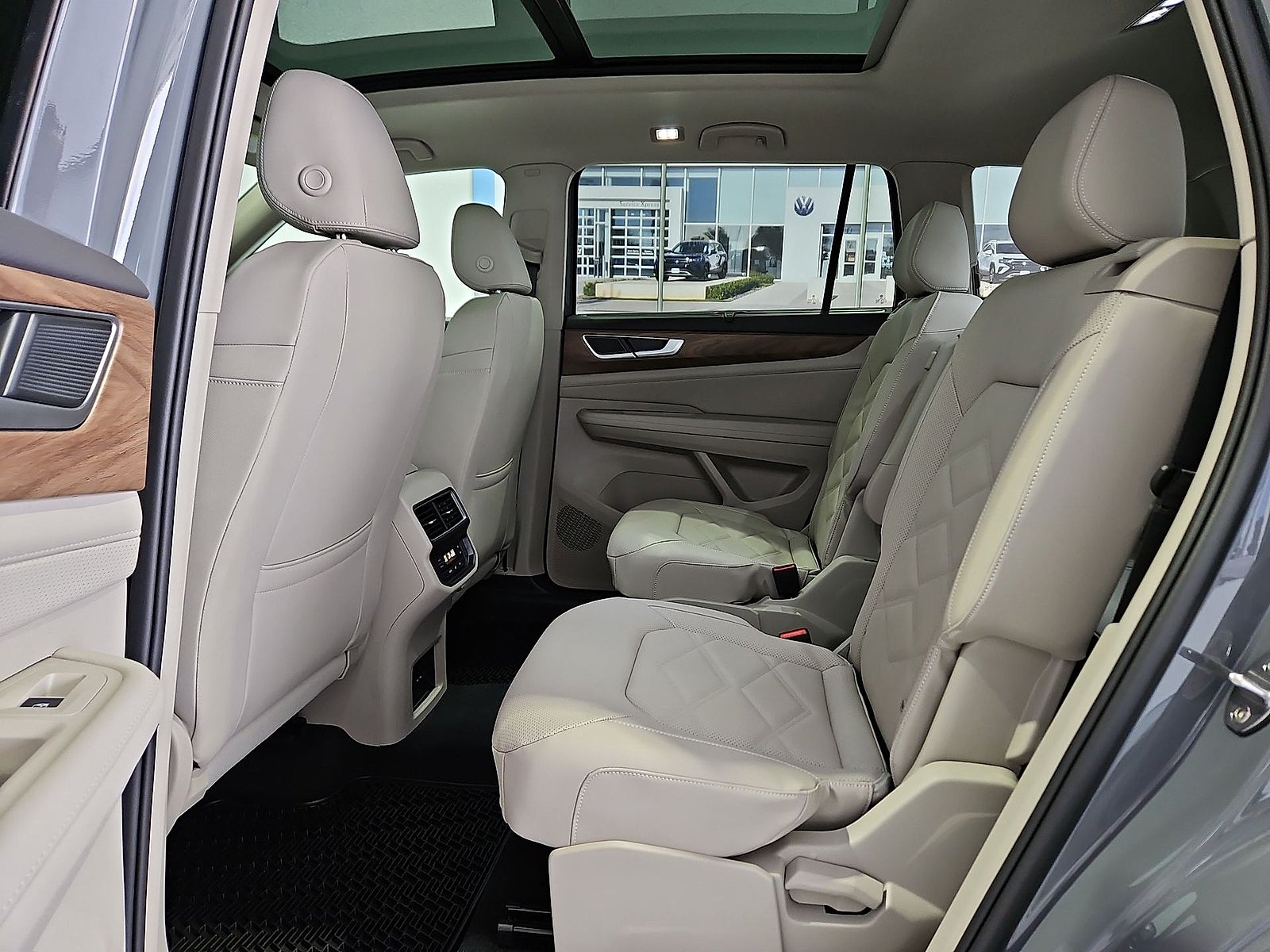 2026 Volkswagen Atlas SE with Technology