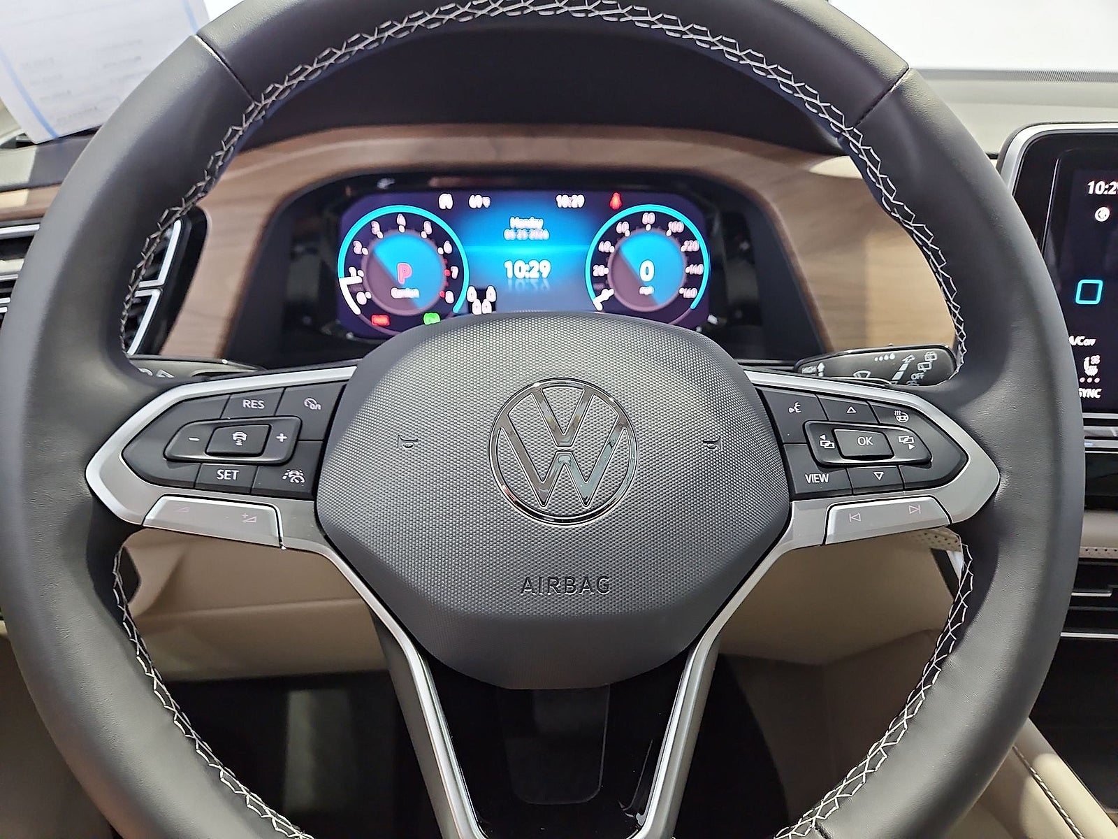 2026 Volkswagen Atlas SE with Technology