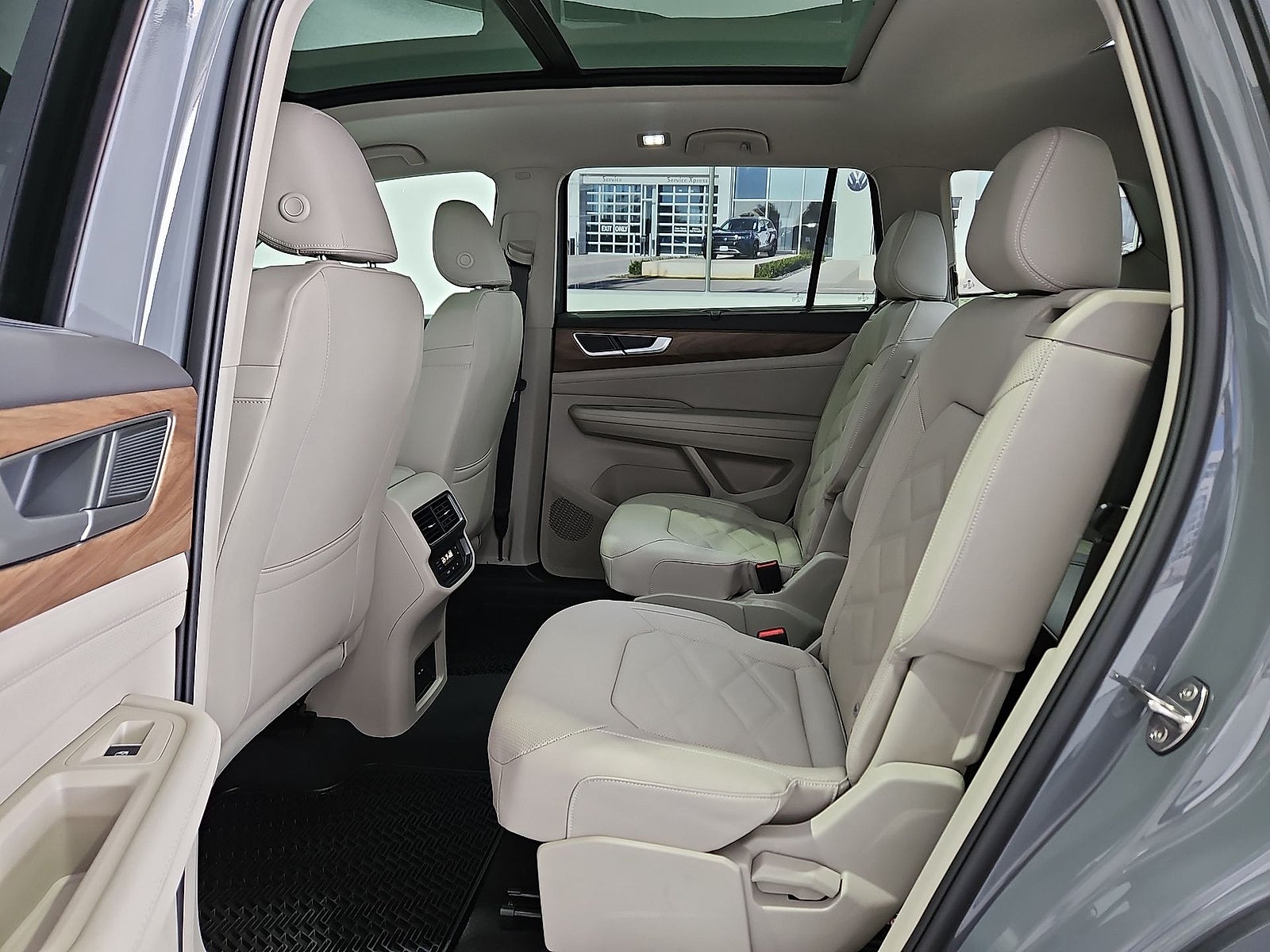 2026 Volkswagen Atlas SE with Technology