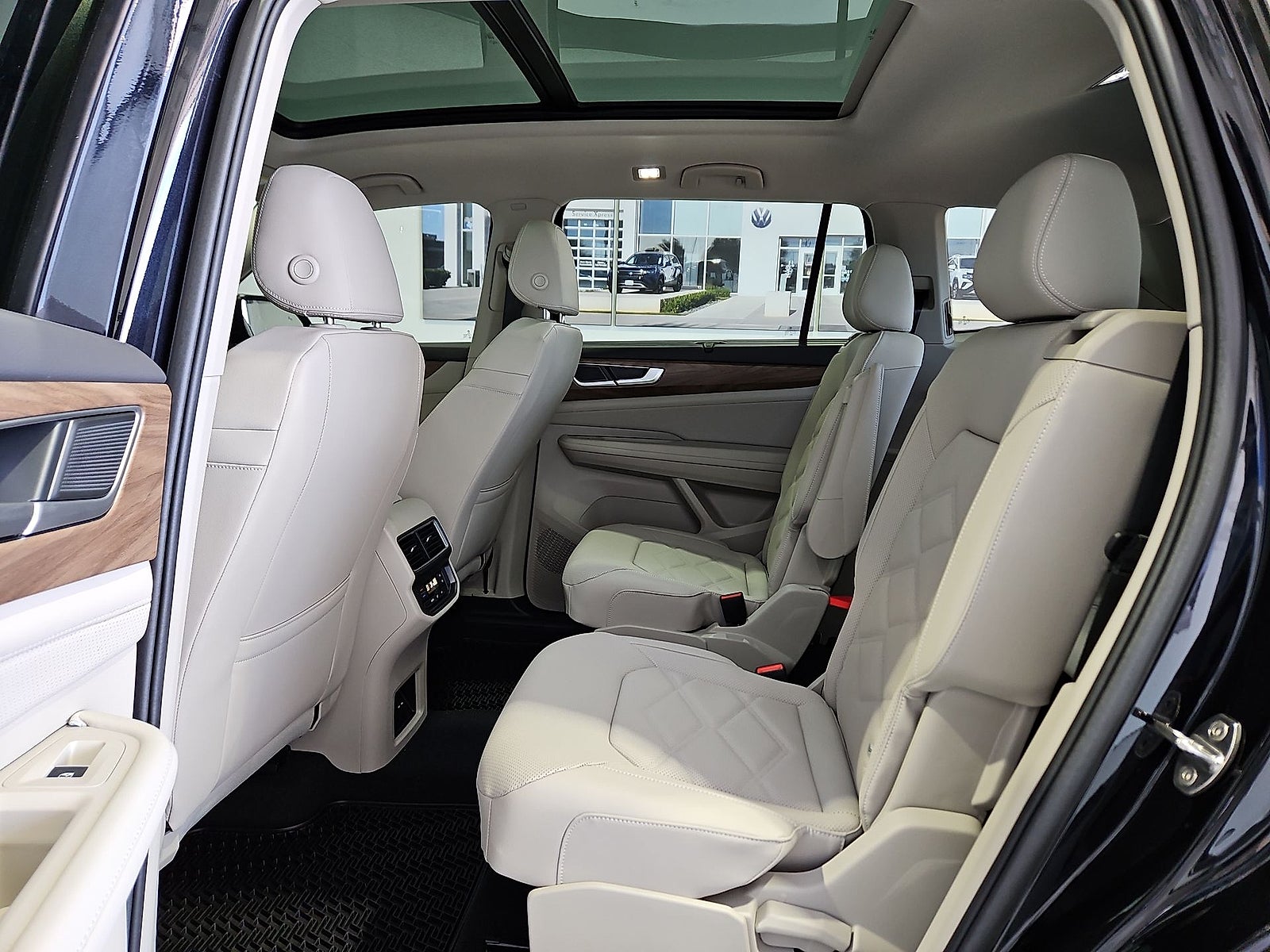 2026 Volkswagen Atlas SE with Technology