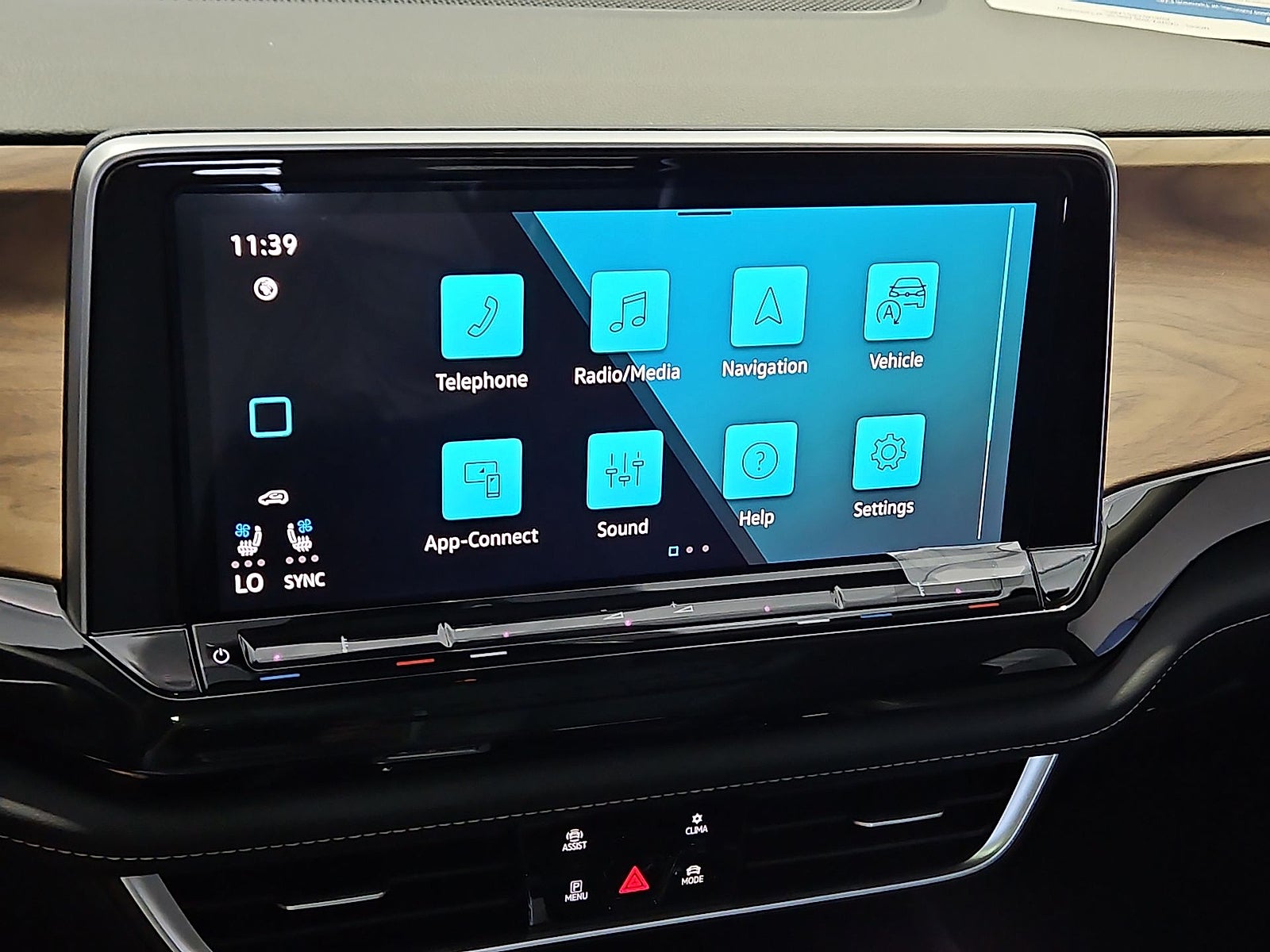 2026 Volkswagen Atlas SE with Technology