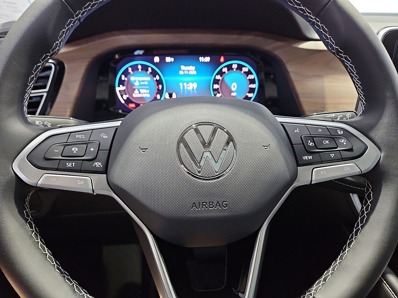 2026 Volkswagen Atlas SE with Technology