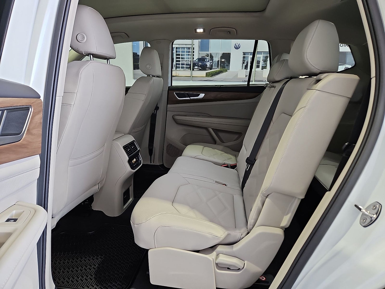 2026 Volkswagen Atlas SE with Technology