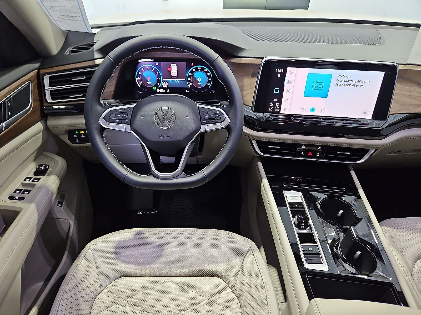 2026 Volkswagen Atlas SE with Technology