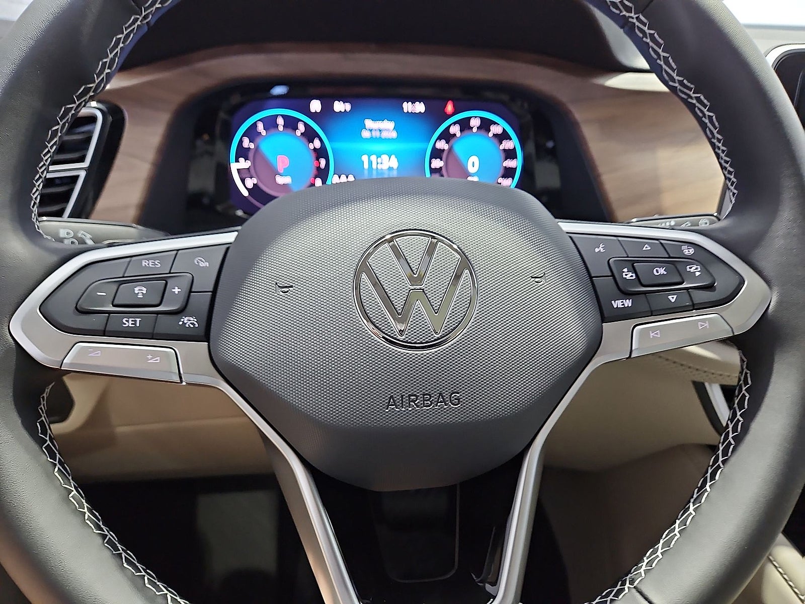 2026 Volkswagen Atlas SE with Technology