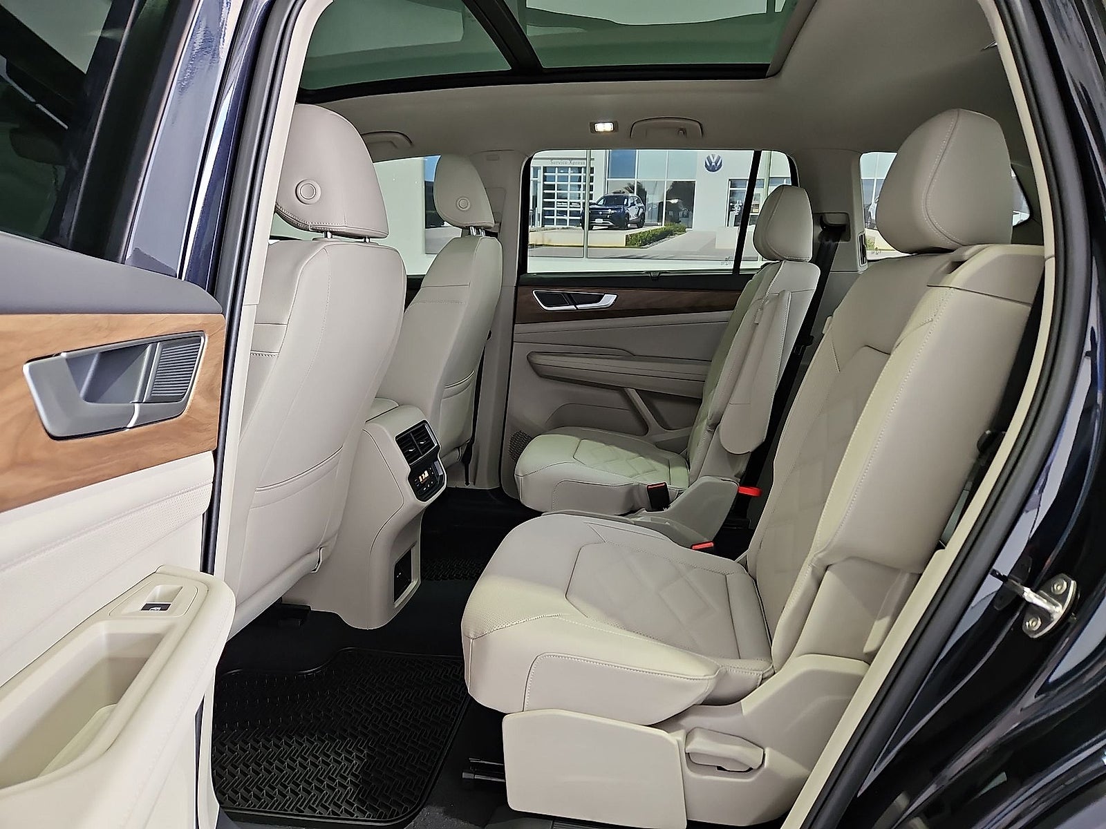 2026 Volkswagen Atlas SE with Technology