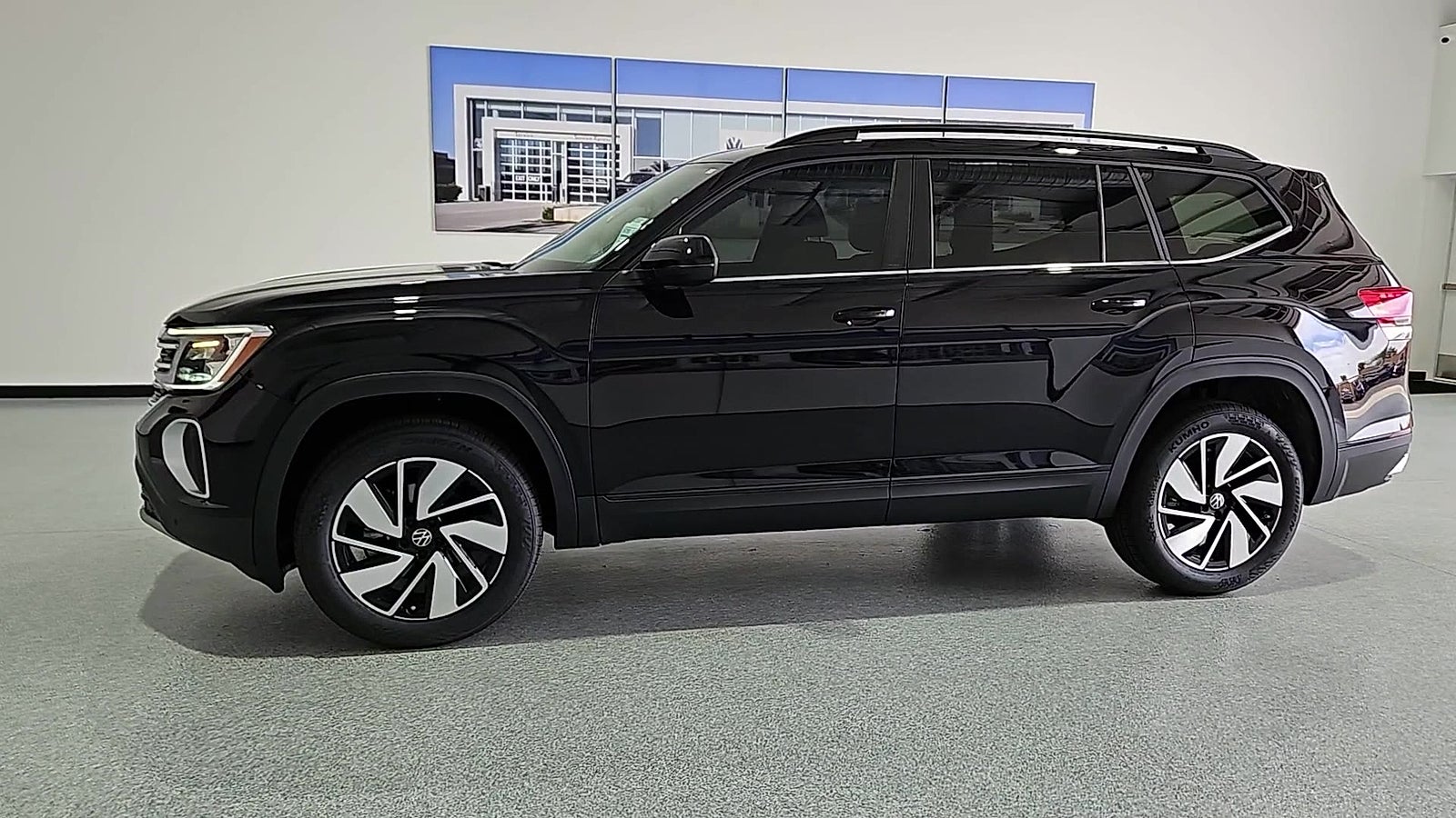 2026 Volkswagen Atlas SE with Technology