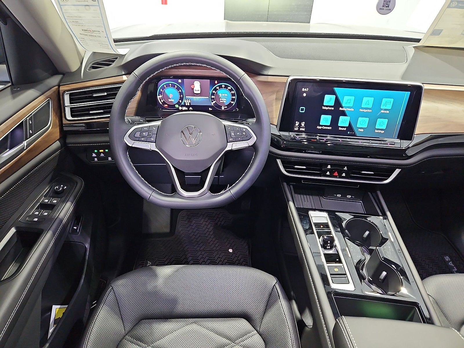 2026 Volkswagen Atlas SE with Technology