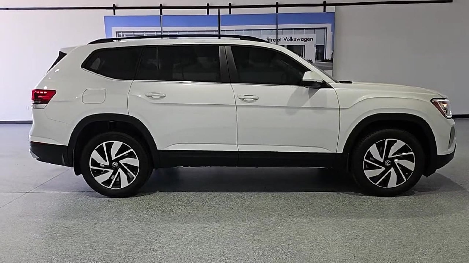 2026 Volkswagen Atlas SE with Technology