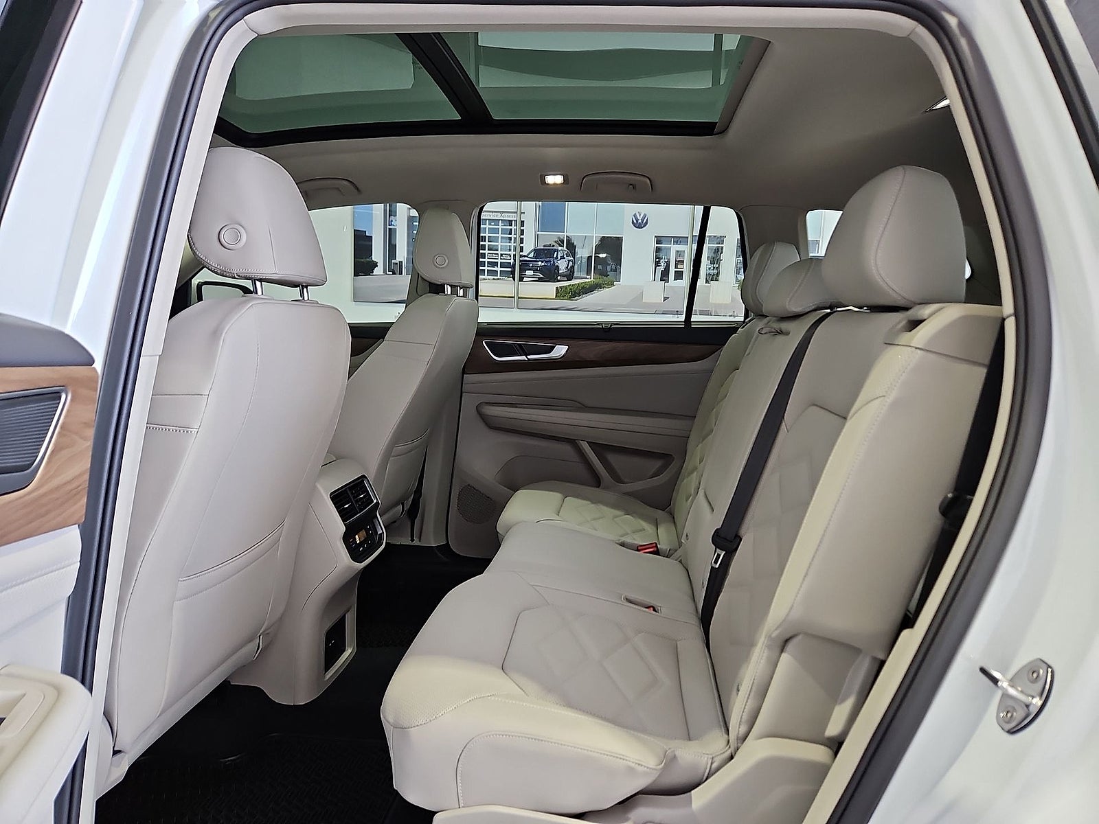 2026 Volkswagen Atlas SE with Technology