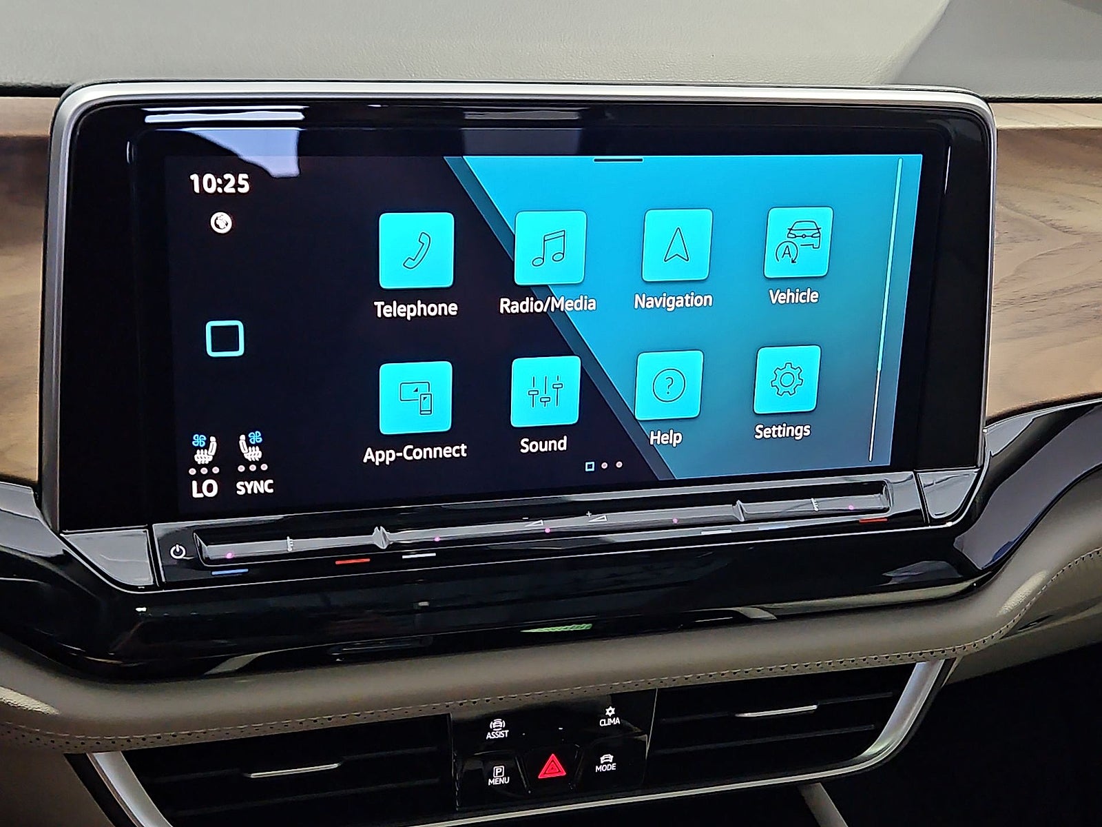 2026 Volkswagen Atlas SE with Technology