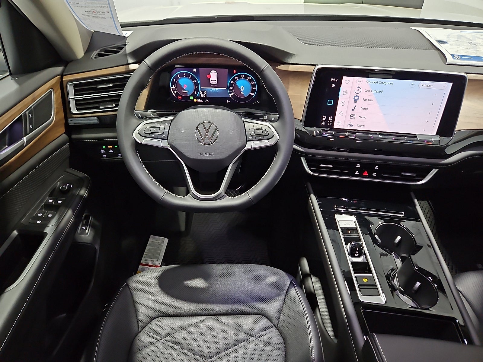 2026 Volkswagen Atlas SE with Technology
