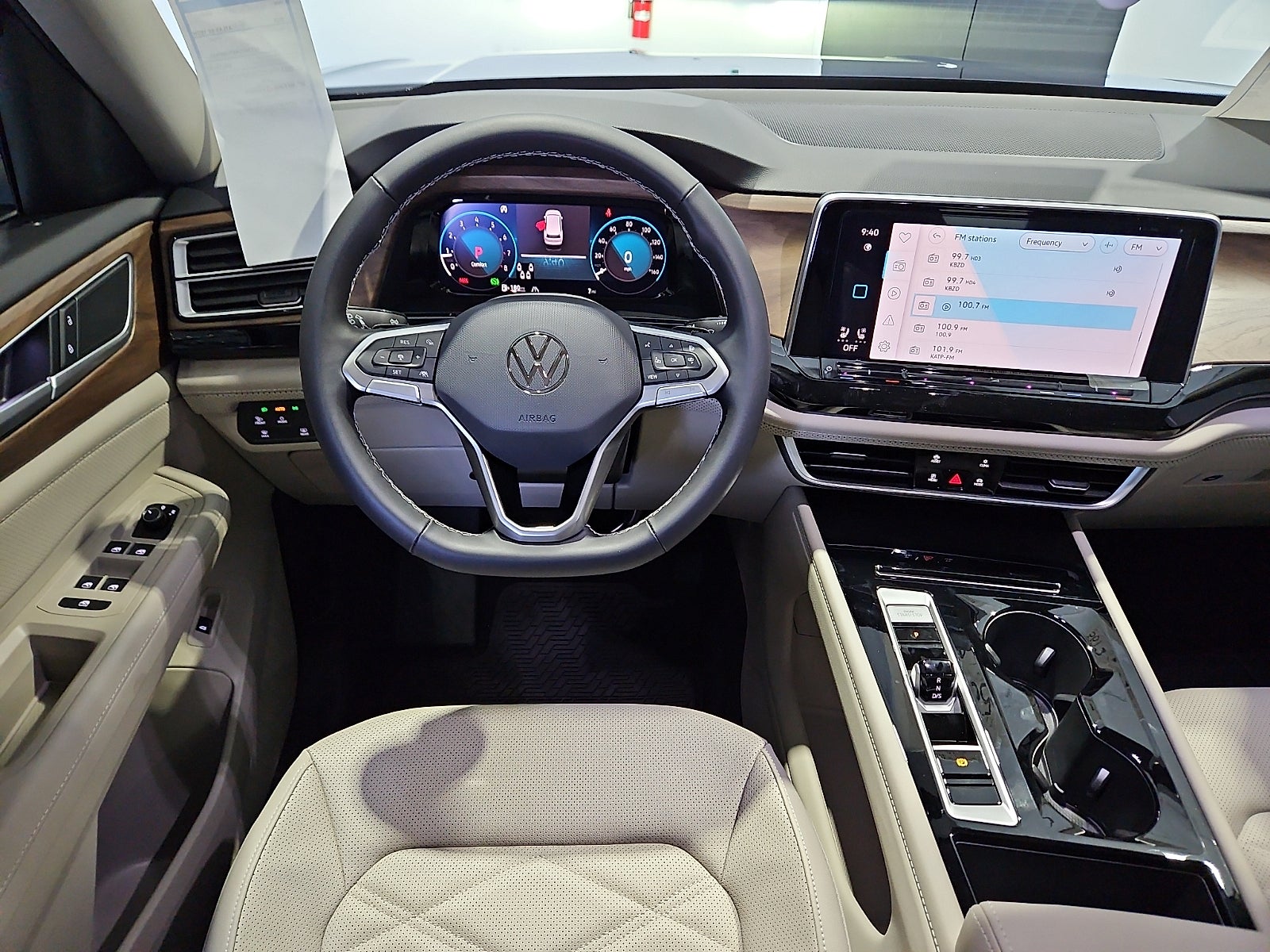 2026 Volkswagen Atlas SE with Technology