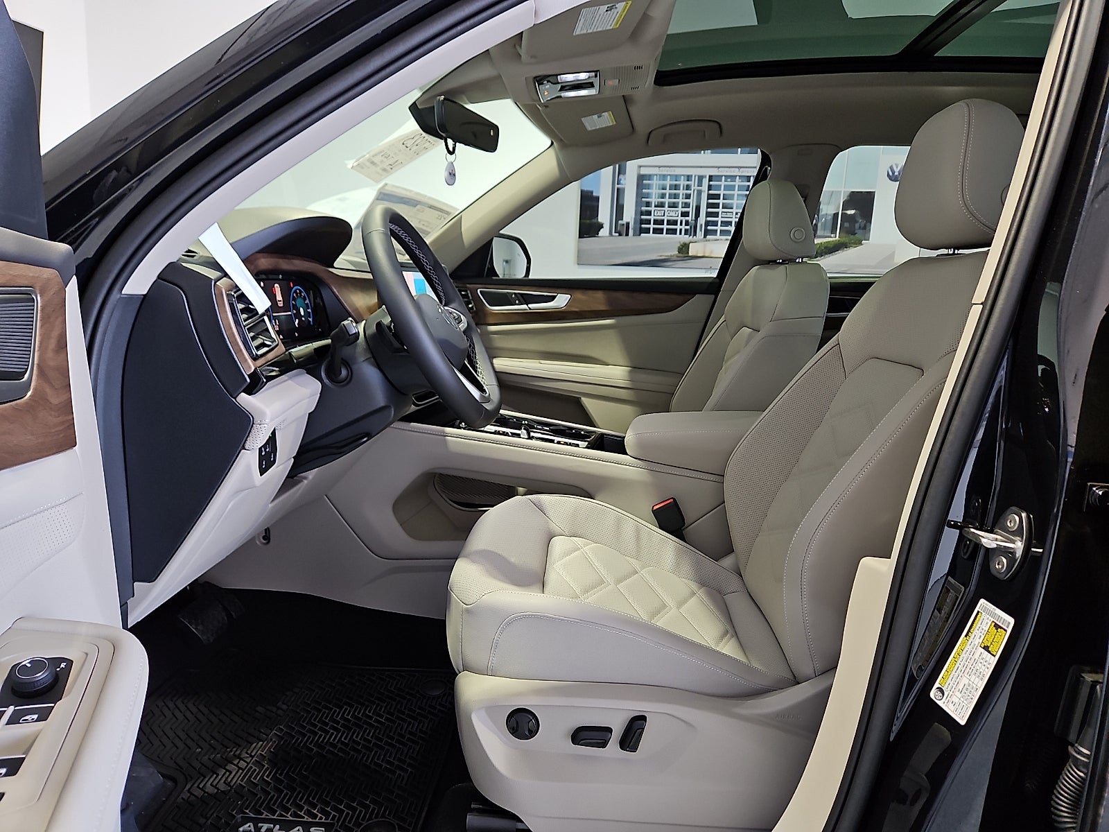 2026 Volkswagen Atlas SE with Technology