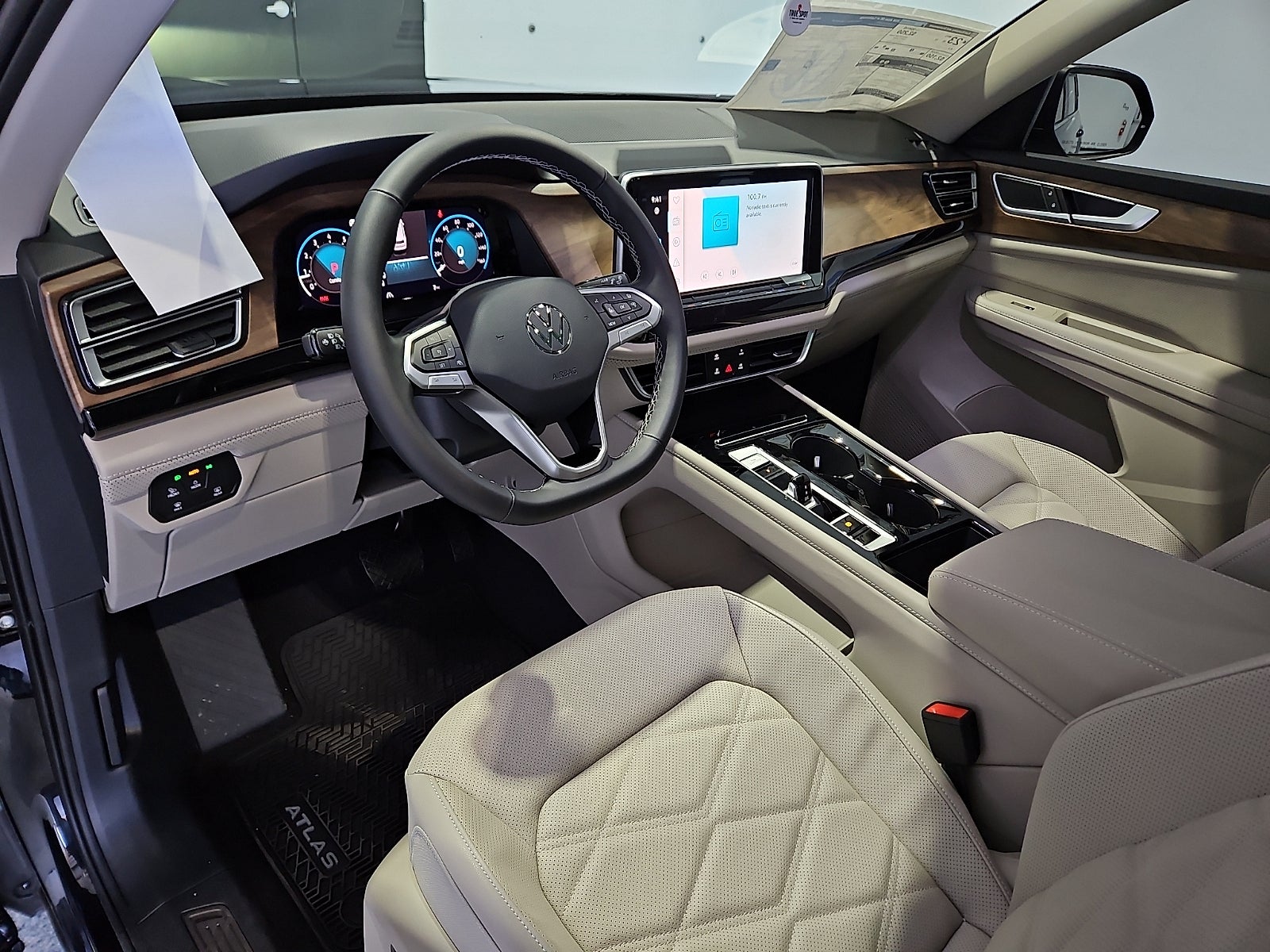 2026 Volkswagen Atlas SE with Technology
