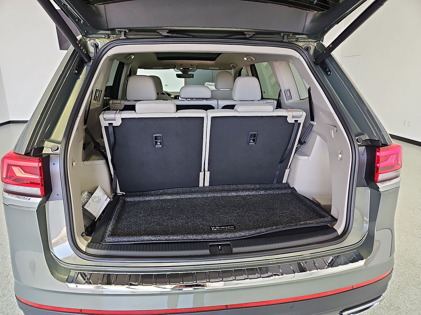 2026 Volkswagen Atlas SE with Technology