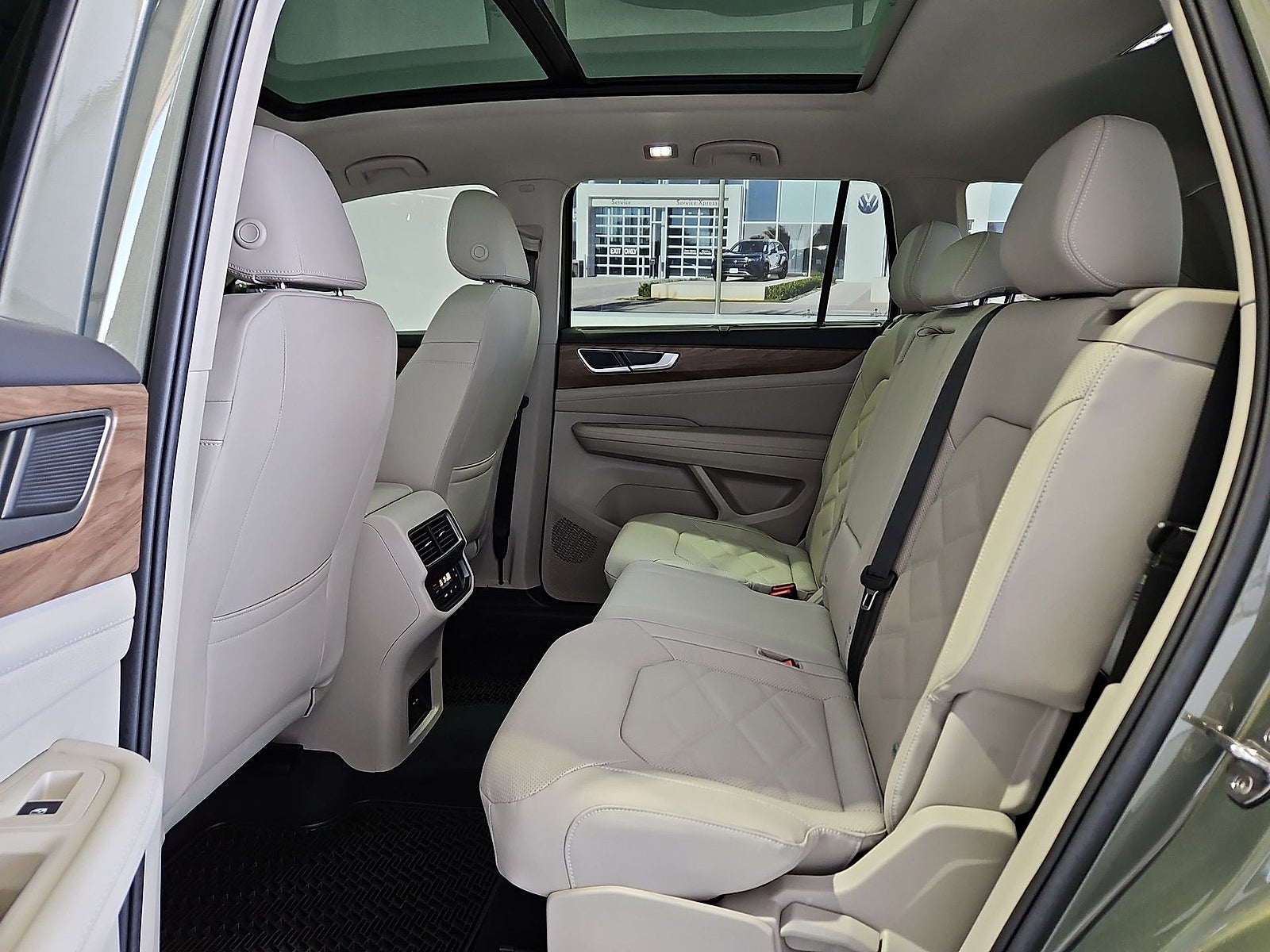 2026 Volkswagen Atlas SE with Technology