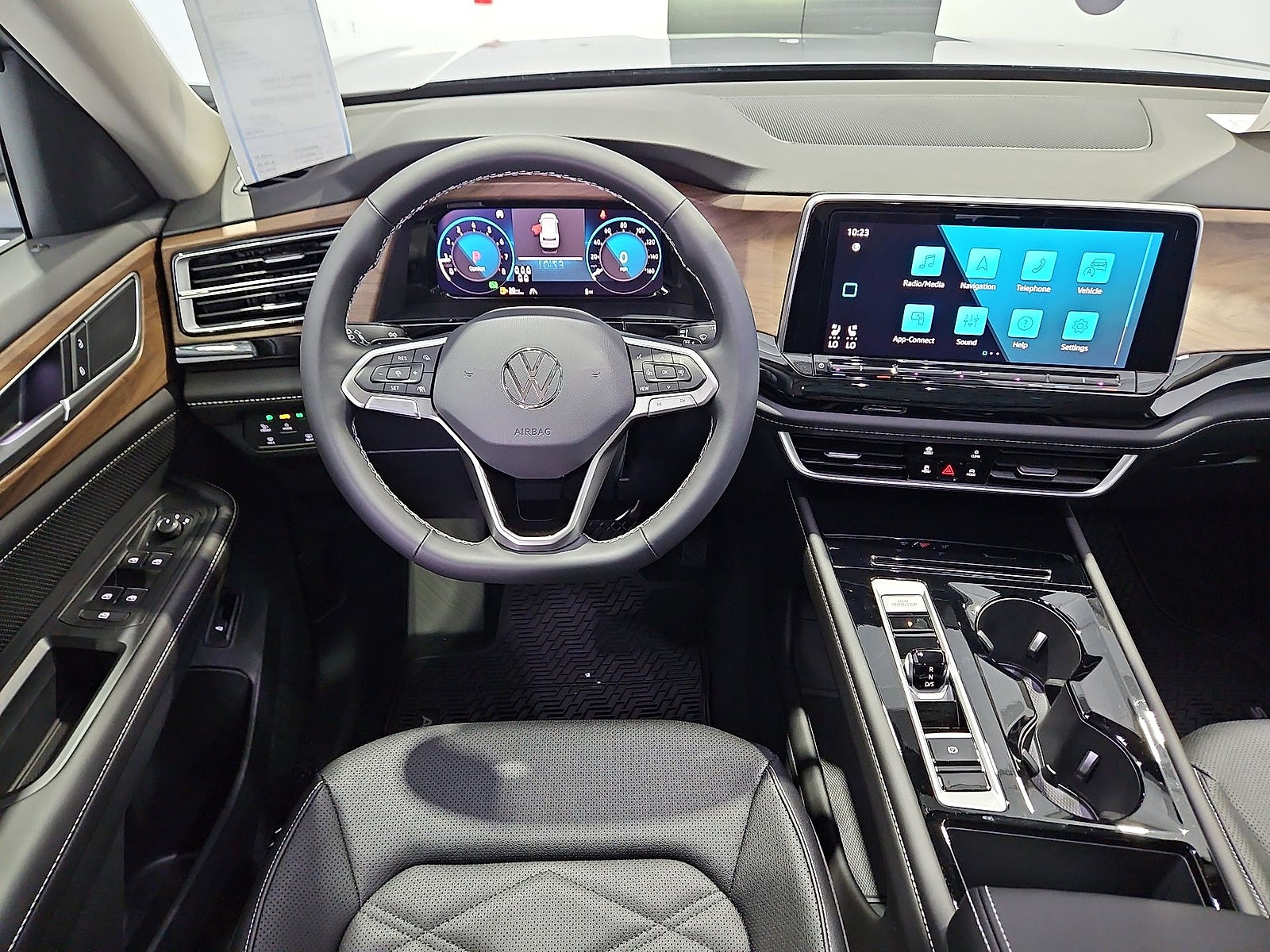 2026 Volkswagen Atlas SE with Technology