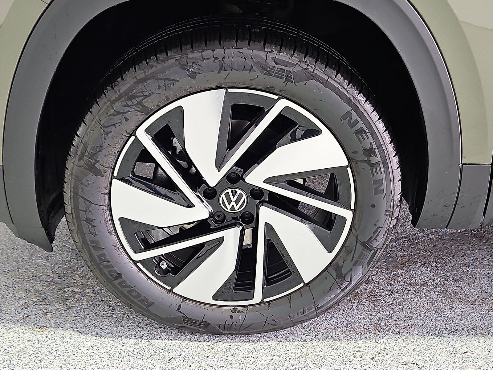 2026 Volkswagen Atlas SE with Technology
