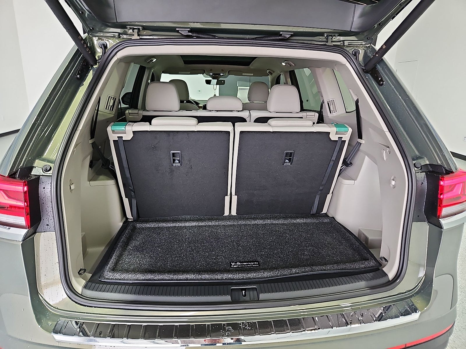 2026 Volkswagen Atlas SE with Technology