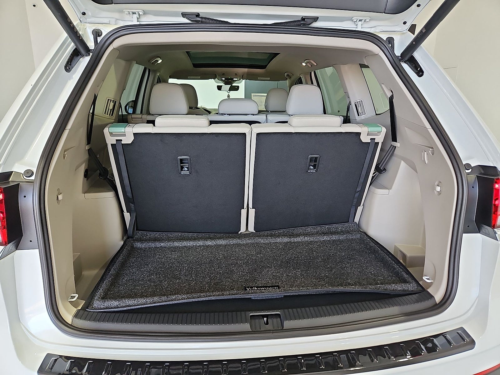 2026 Volkswagen Atlas SE with Technology