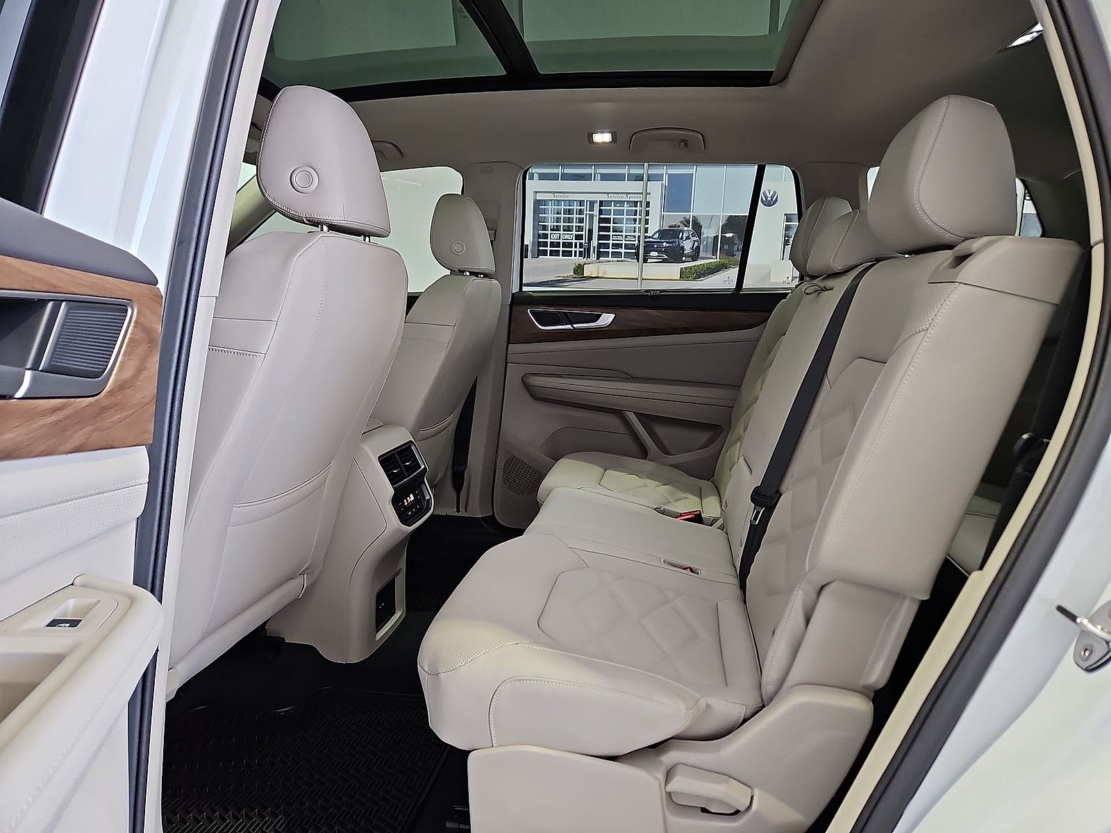 2026 Volkswagen Atlas SE with Technology