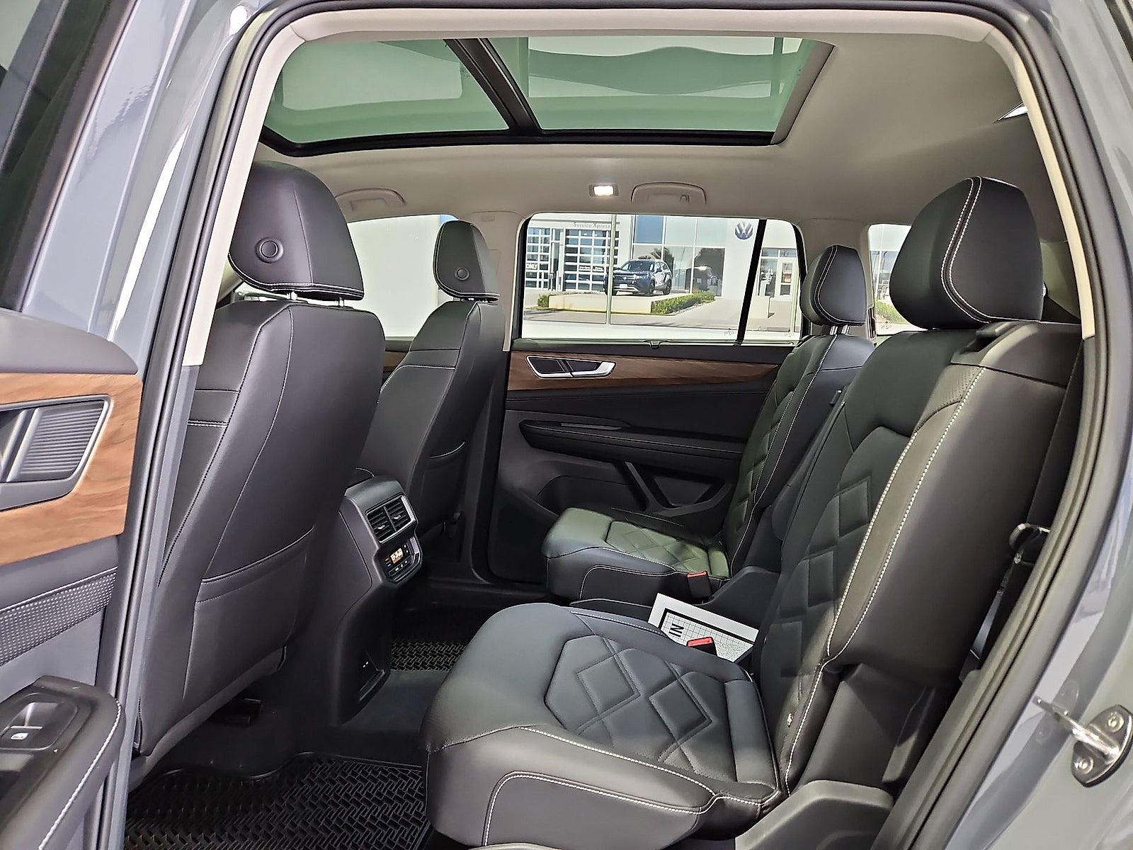 2026 Volkswagen Atlas SE with Technology