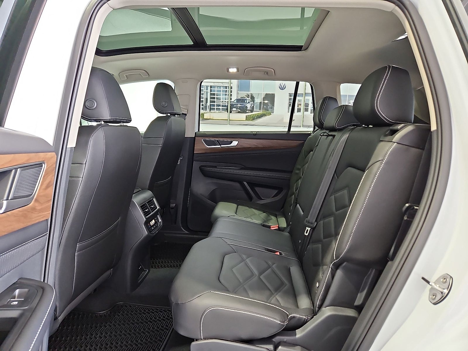 2026 Volkswagen Atlas SE with Technology
