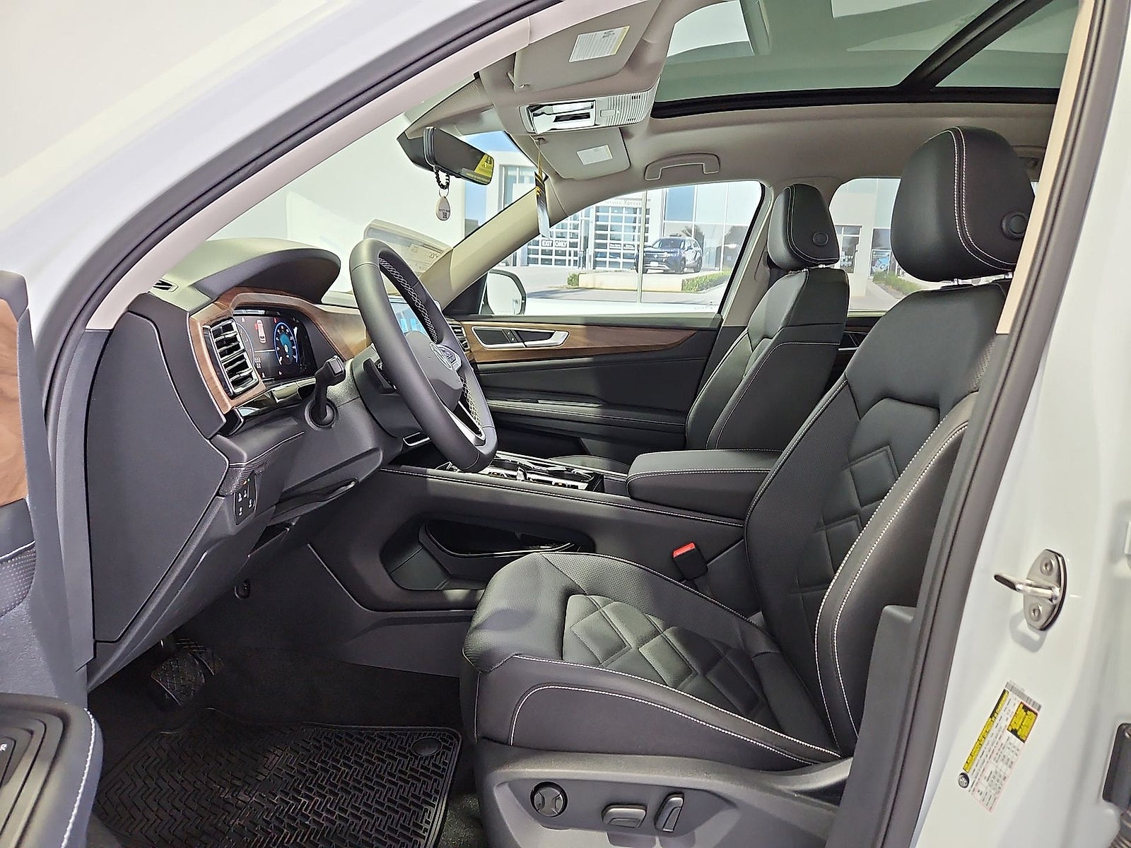 2026 Volkswagen Atlas SE with Technology