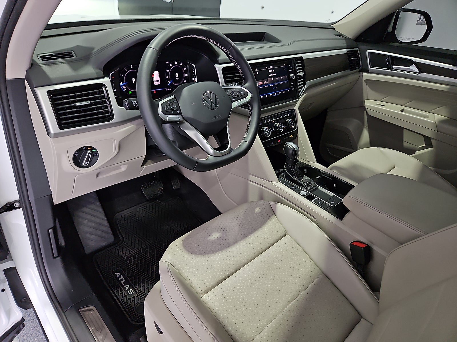 2023 Volkswagen Atlas 2.0T SE w/Technology